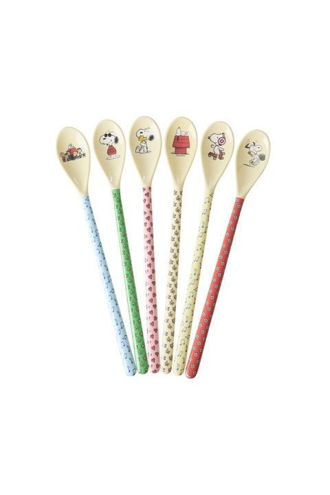 Melamine Latte Spoon in 6 Asst. Snoopy Prints van Rice | Kids Conceptstore Le Fanfare