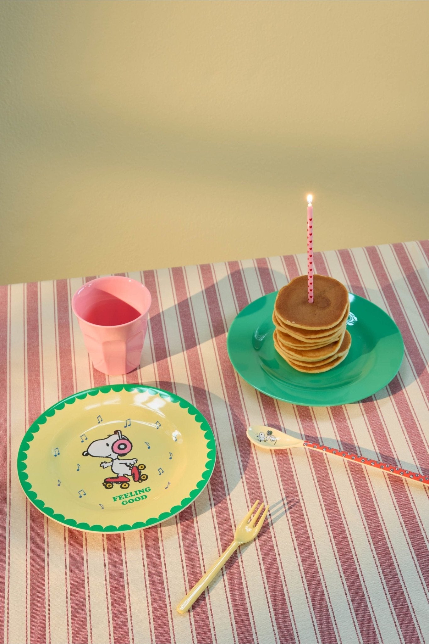 Melamine Side Plate with Yellow Snoopy Print van Rice | Kids Conceptstore Le Fanfare