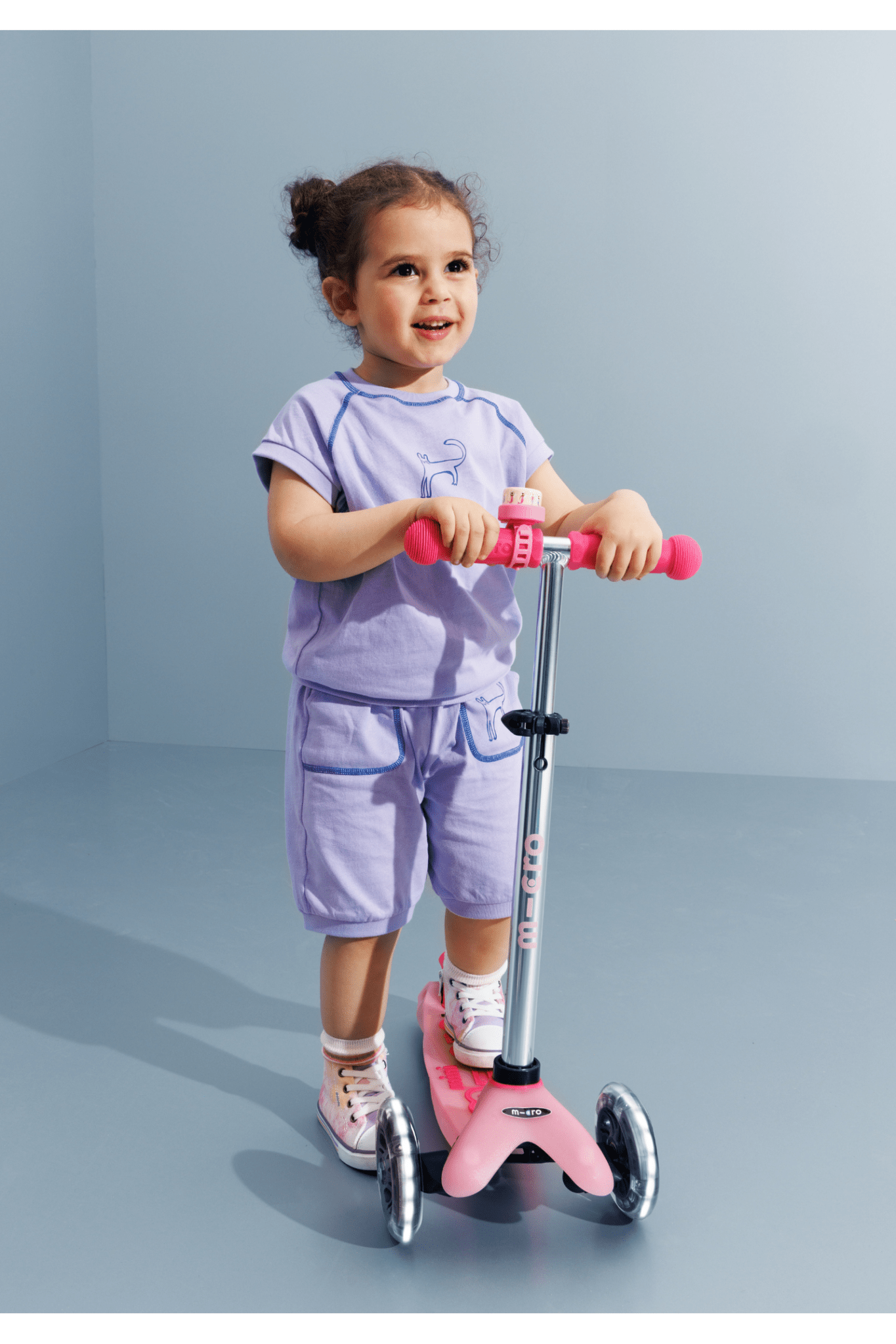Micro Mini Deluxe Glow LED Plus frosty pink van Micro Step | Kids Conceptstore Le Fanfare