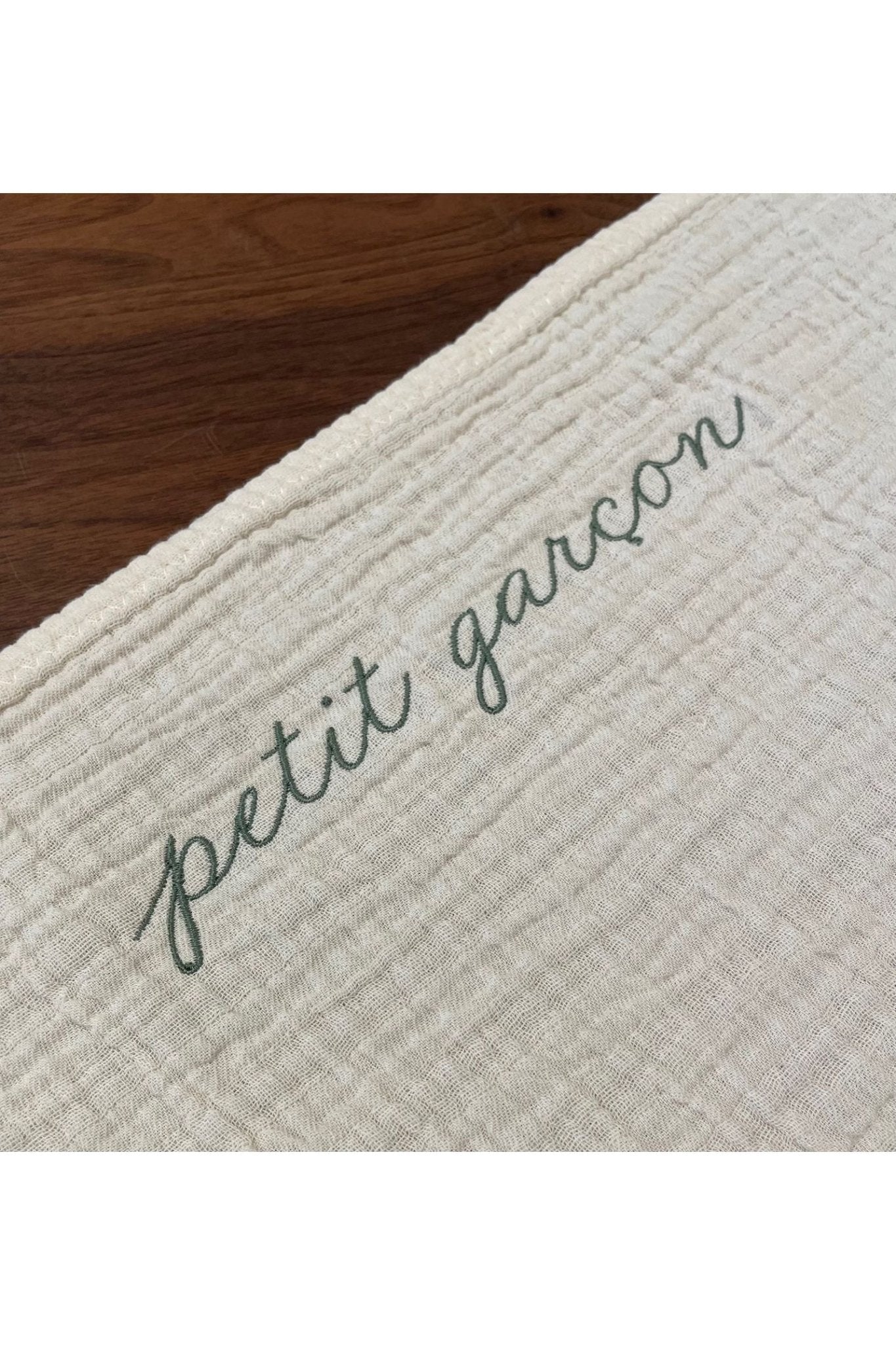 midi towel . petit garcon . sage green van atelier an.nur | Kids Conceptstore Le Fanfare