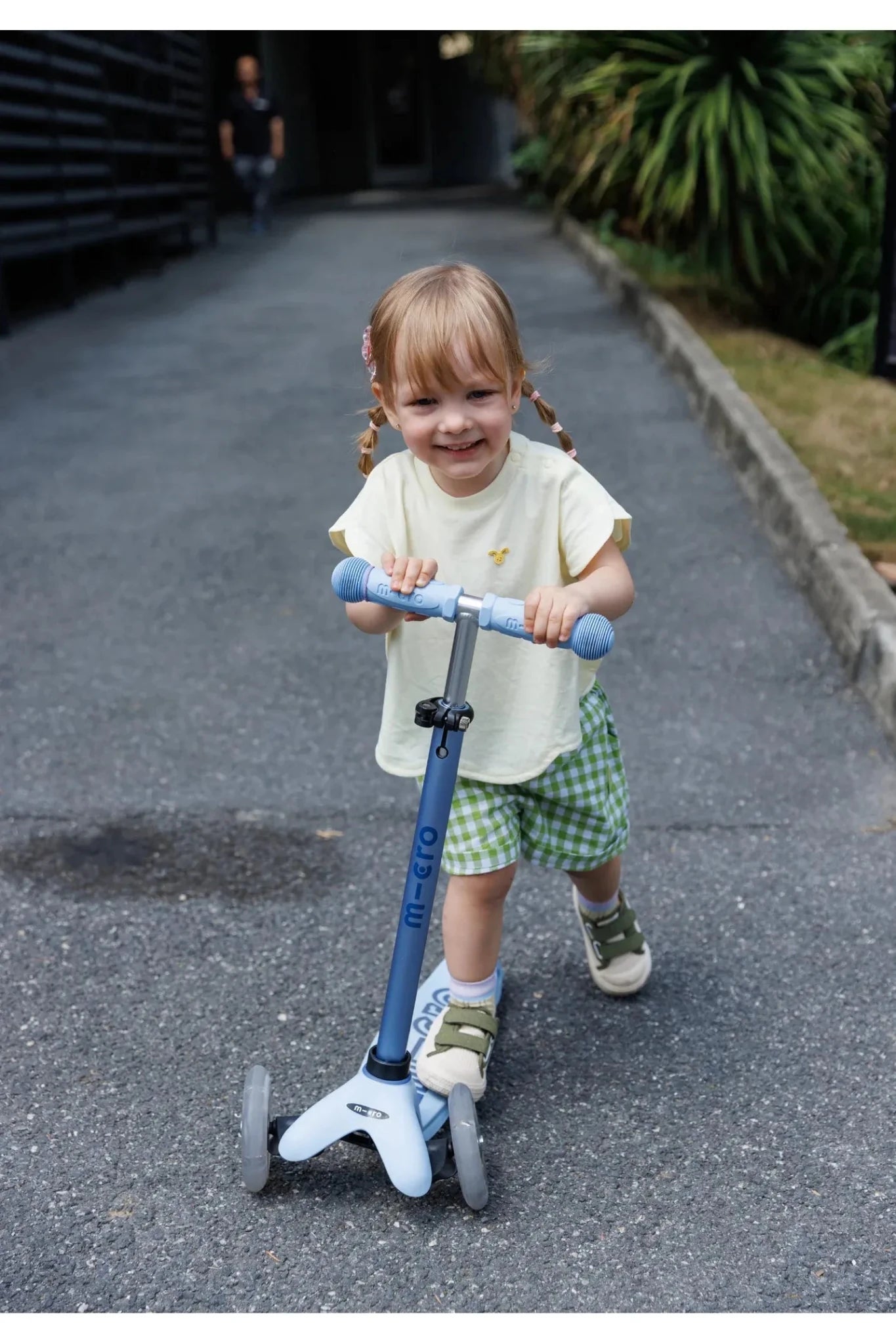 Mini Micro 6in1 Rock & Go LED blauw van Micro Step | Kids Conceptstore Le Fanfare