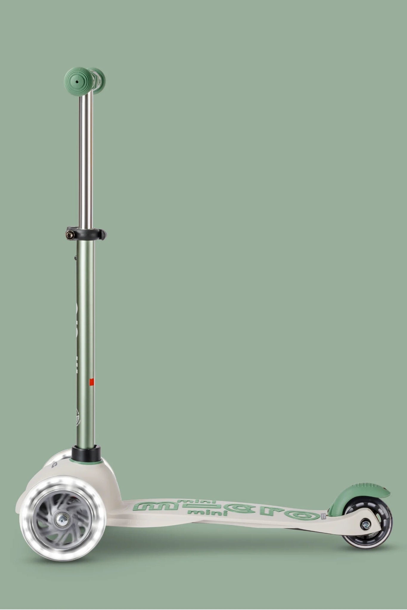 Mini Micro step Deluxe ECO LED pistache van Micro Step | Kids Conceptstore Le Fanfare