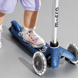 Mini Micro Step Deluxe Glitter LED Blue van Micro Step | Kids Conceptstore Le Fanfare