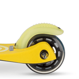 Mini Micro step Deluxe LED Geel van Micro Step | Kids Conceptstore Le Fanfare