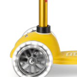 Mini Micro step Deluxe LED Geel van Micro Step | Kids Conceptstore Le Fanfare