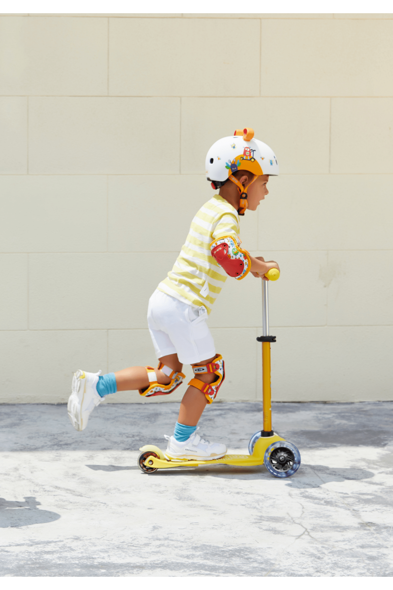 Mini Micro step Deluxe LED Geel van Micro Step | Kids Conceptstore Le Fanfare