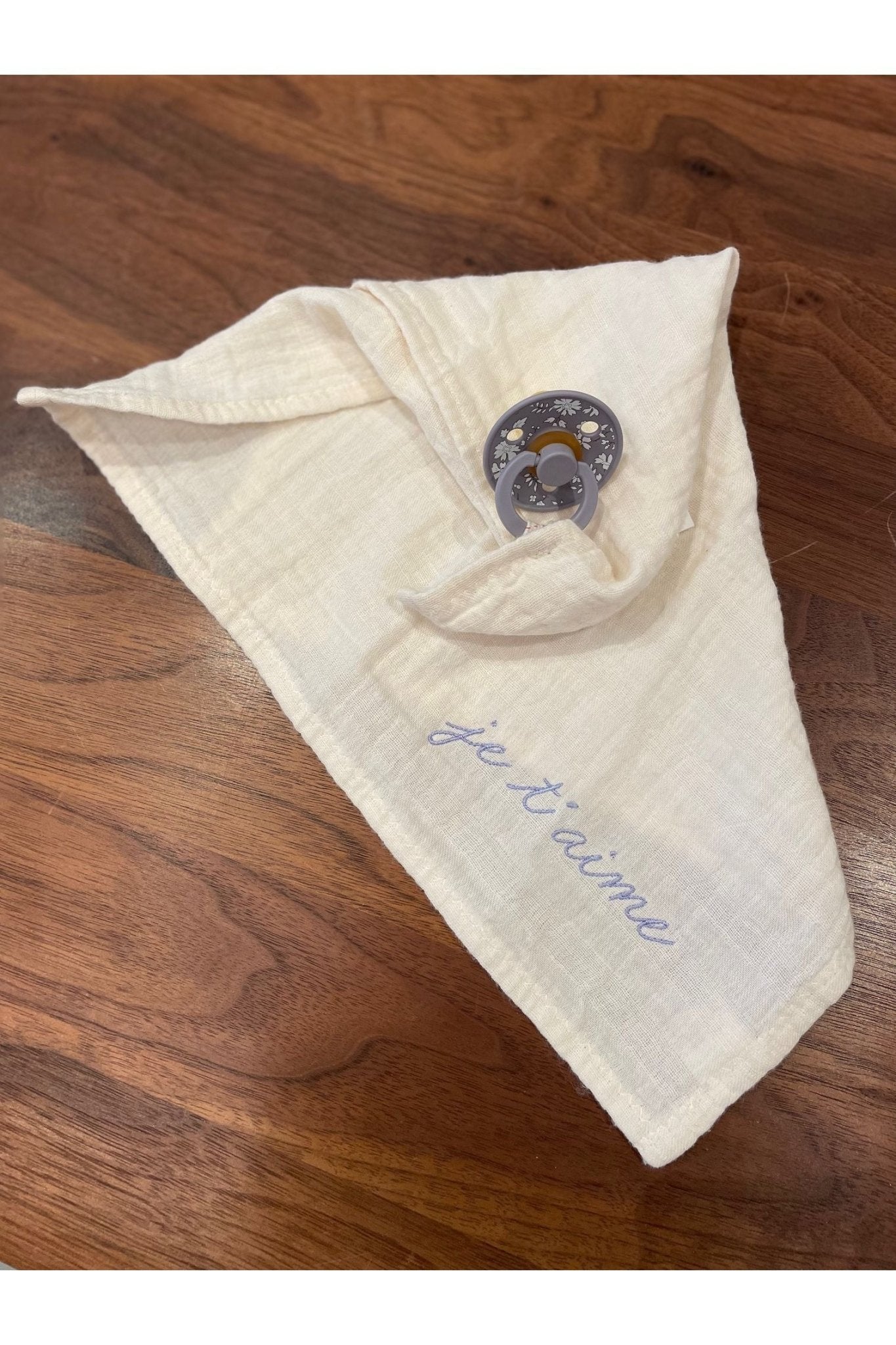 mini towel . je t aime . lavender lilac van atelier an.nur | Kids Conceptstore Le Fanfare