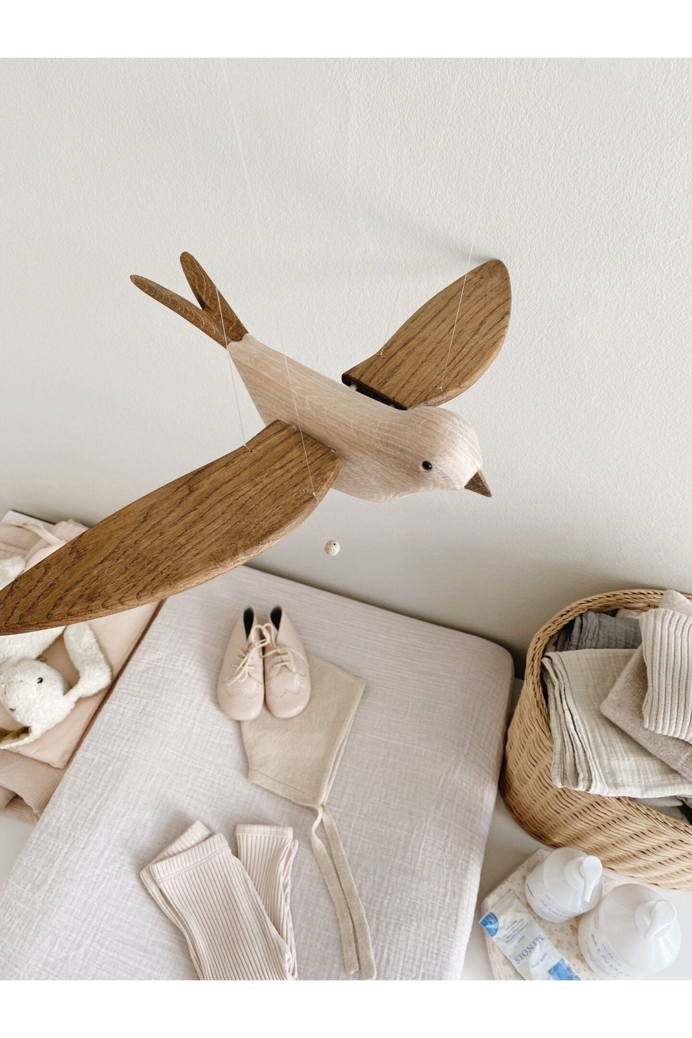 Mobile Flying koko - Smoked oak van KAS Kopenhagen | Kids Conceptstore Le Fanfare