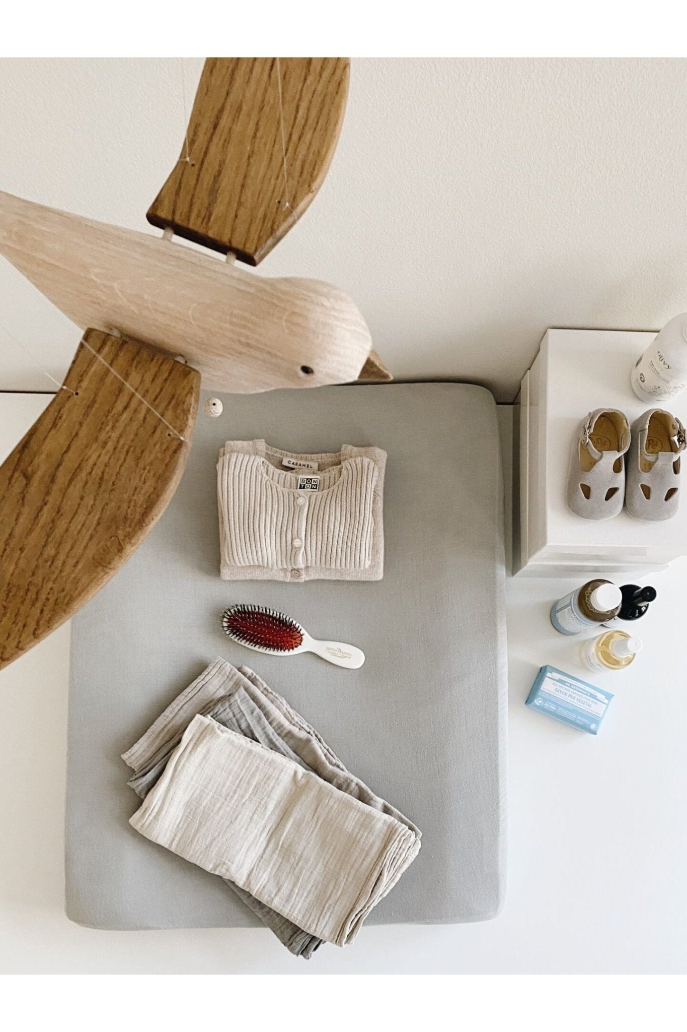Mobile Flying koko - Smoked oak van KAS Kopenhagen | Kids Conceptstore Le Fanfare