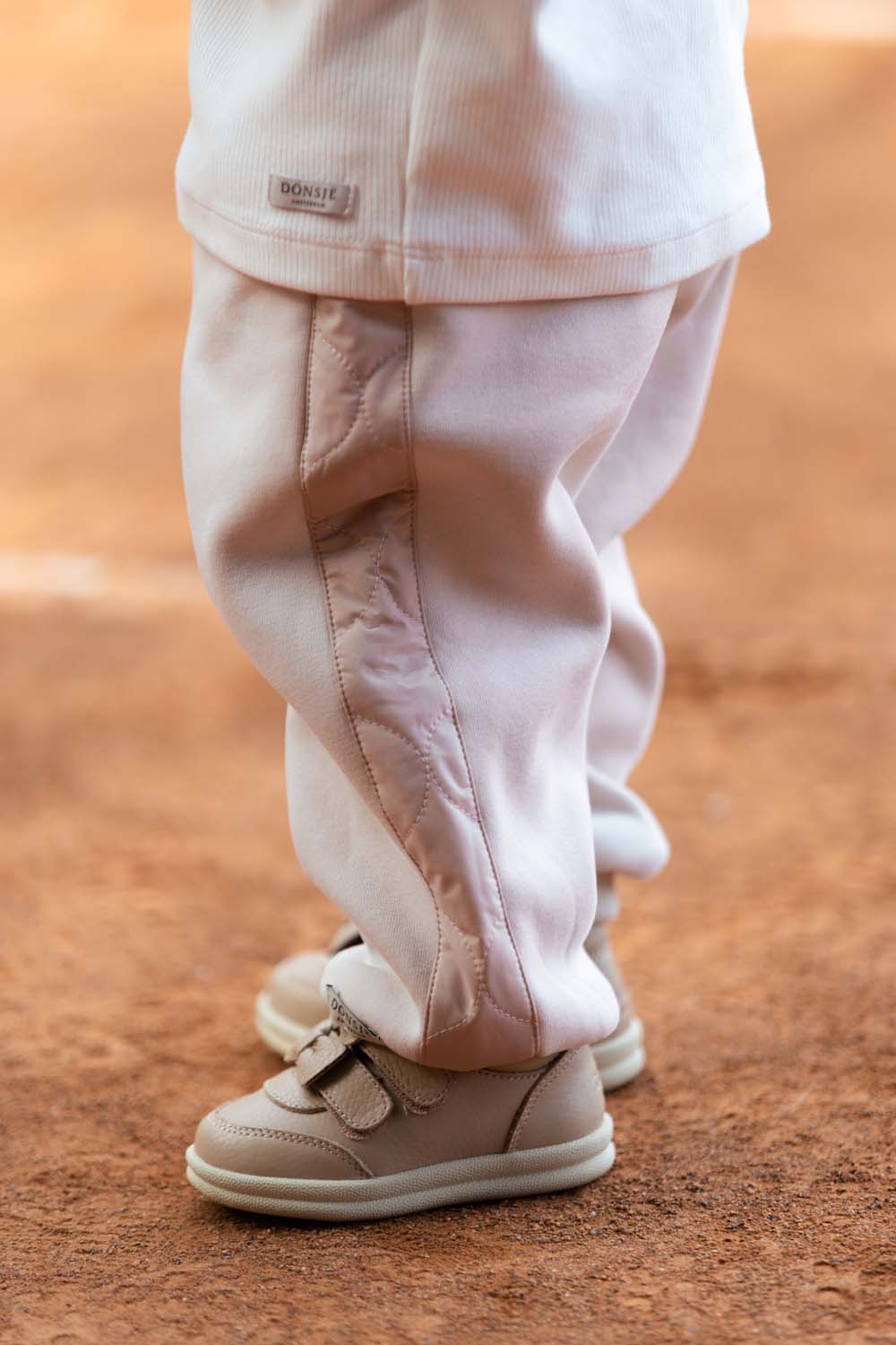 Noorien Trousers - Soft Powder van Donsje Amsterdam | Kids Conceptstore Le Fanfare