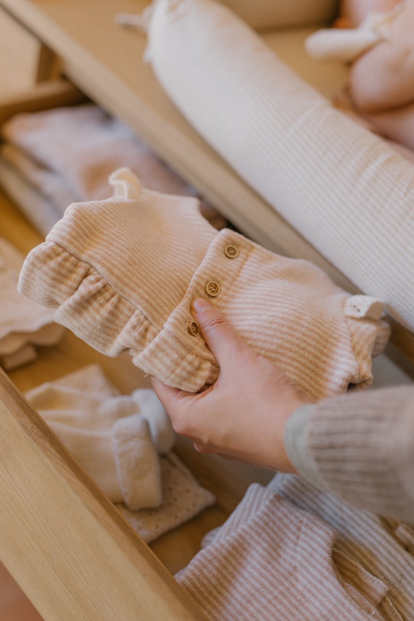 Orleans girly jumpsuit w/feet - nude van 1+ in the family | Kids Conceptstore Le Fanfare