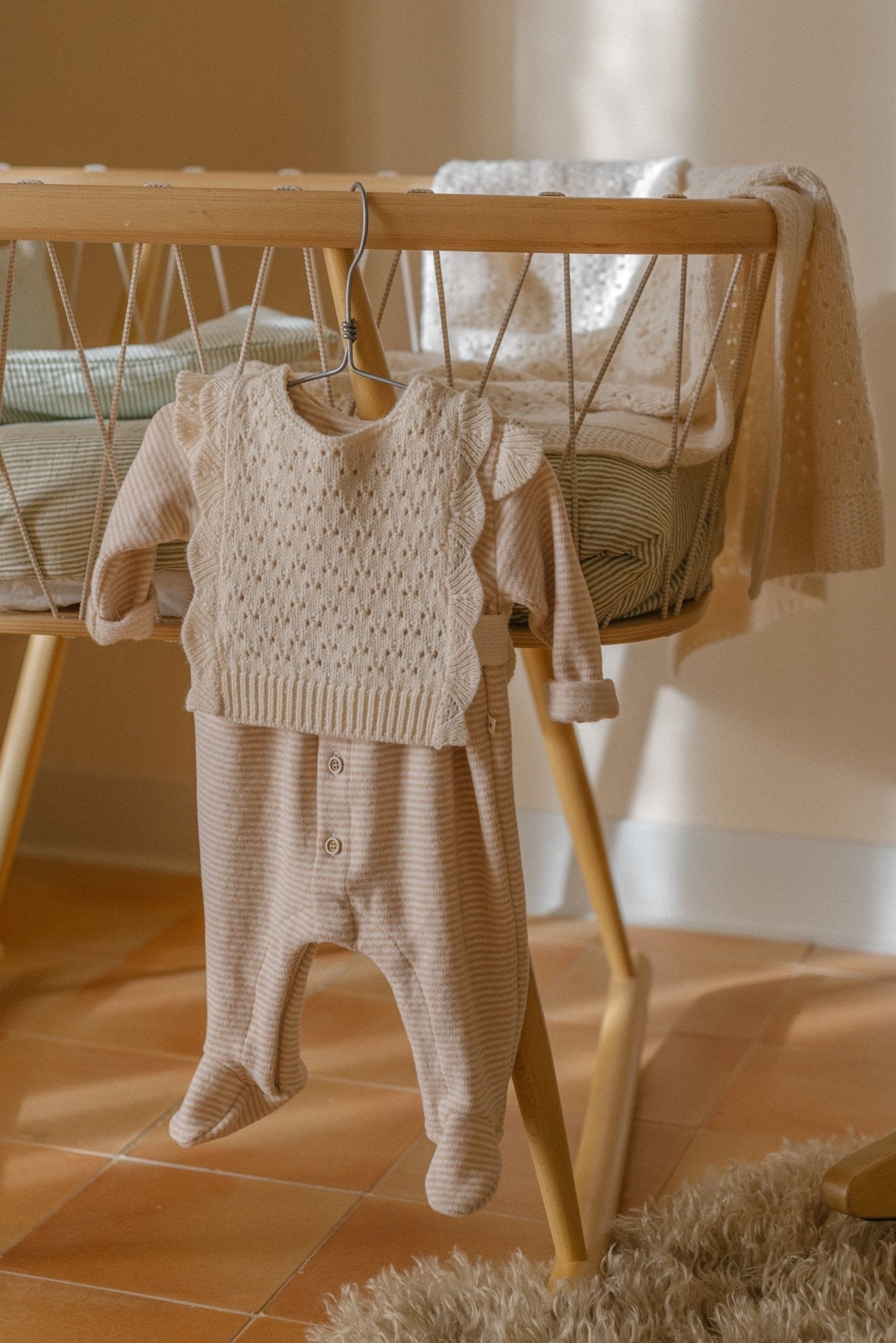 Orleans girly jumpsuit w/feet - nude van 1+ in the family | Kids Conceptstore Le Fanfare