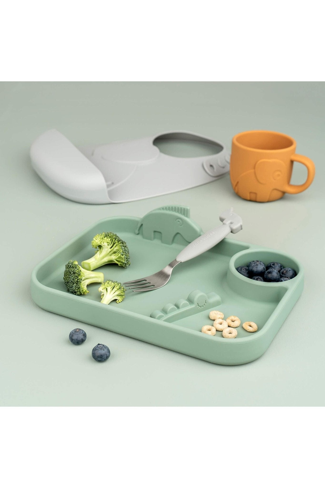 Peekaboo compartment plate Deer friends Green van Done by Deer | Kids Conceptstore Le Fanfare