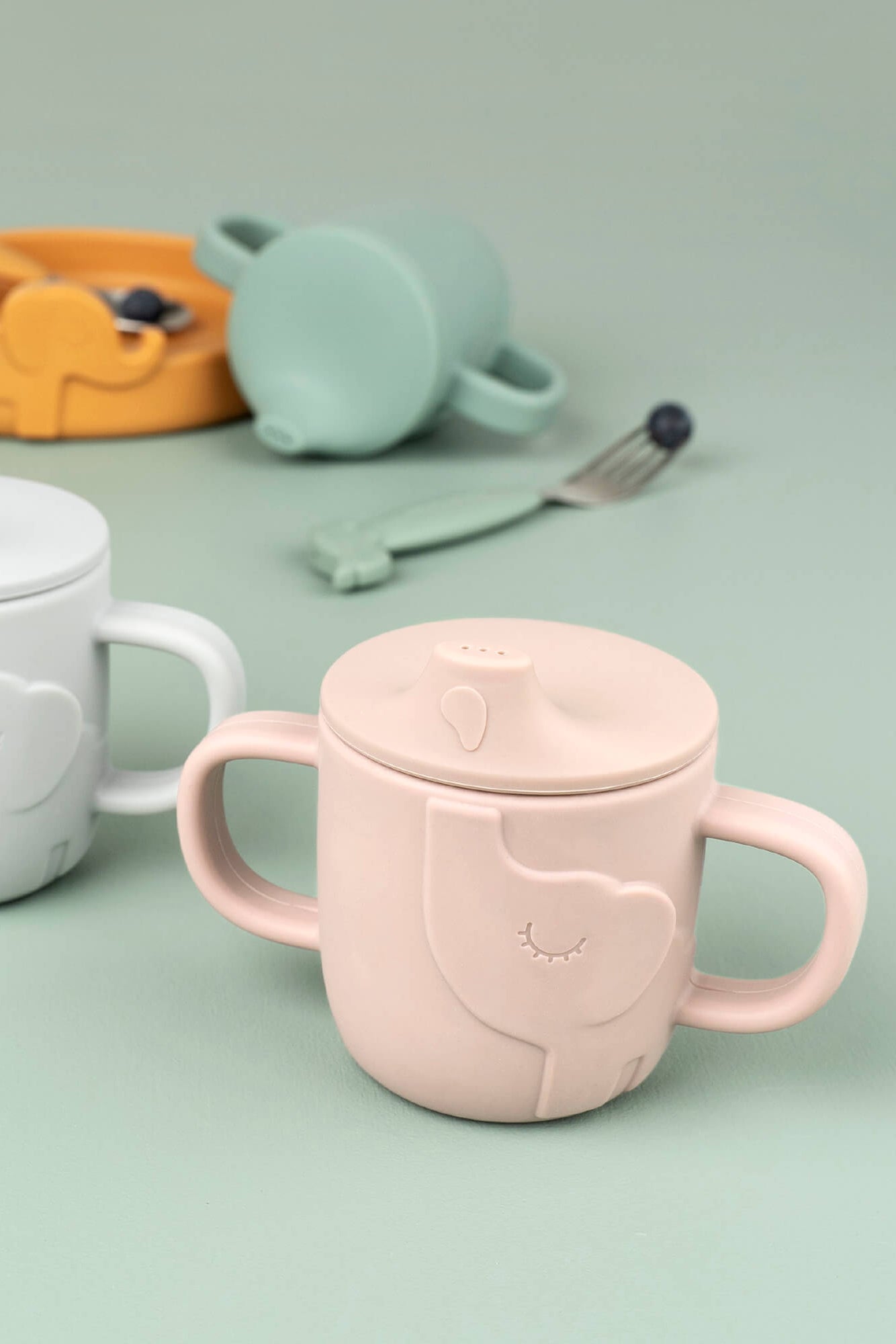 Peekaboo spout cup | Elphee - Powder van Done by Deer | Kids Conceptstore Le Fanfare