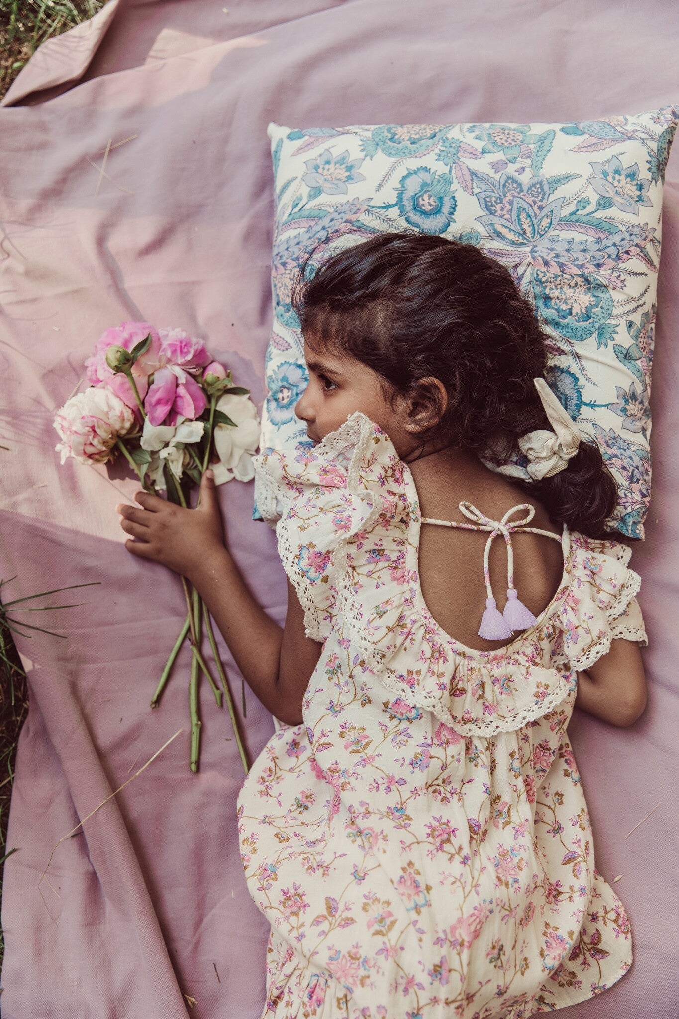 Pillow Case Valerie Blue Wild Bouquet 40x40 van Louise Misha | Kids Conceptstore Le Fanfare