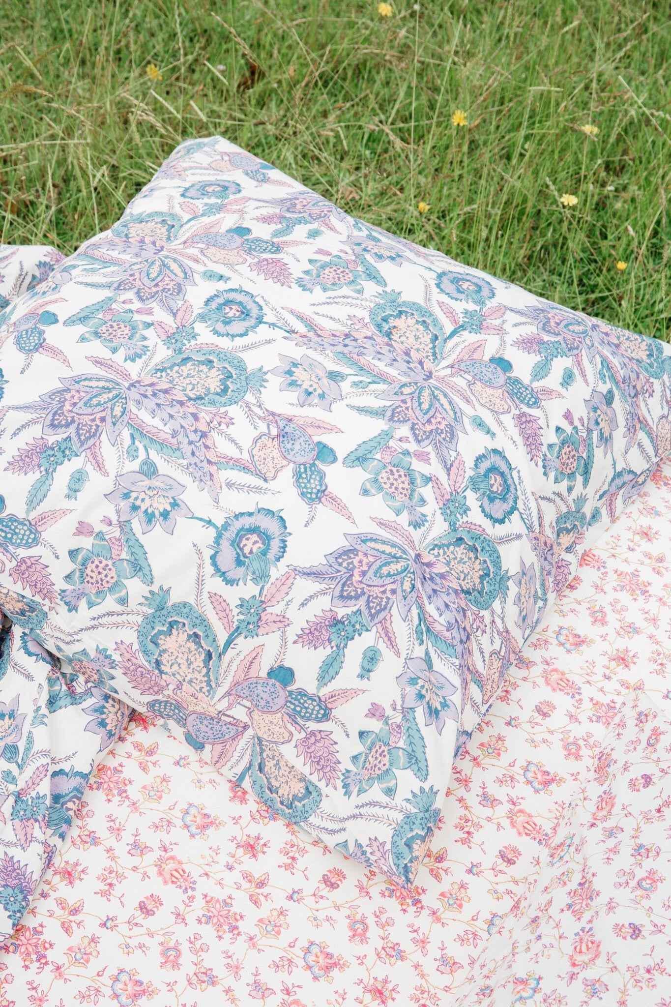 Pillow Case Valerie Blue Wild Bouquet 40x40 van Louise Misha | Kids Conceptstore Le Fanfare