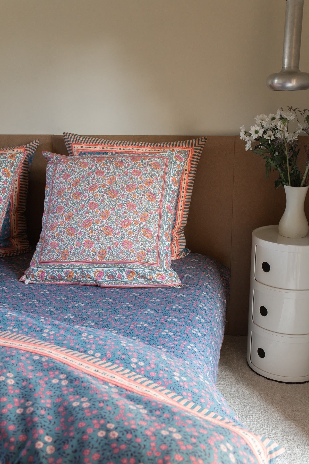 Pillow Case Valerie Ivory Winter Garden 40x40 van Louise Misha | Kids Conceptstore Le Fanfare
