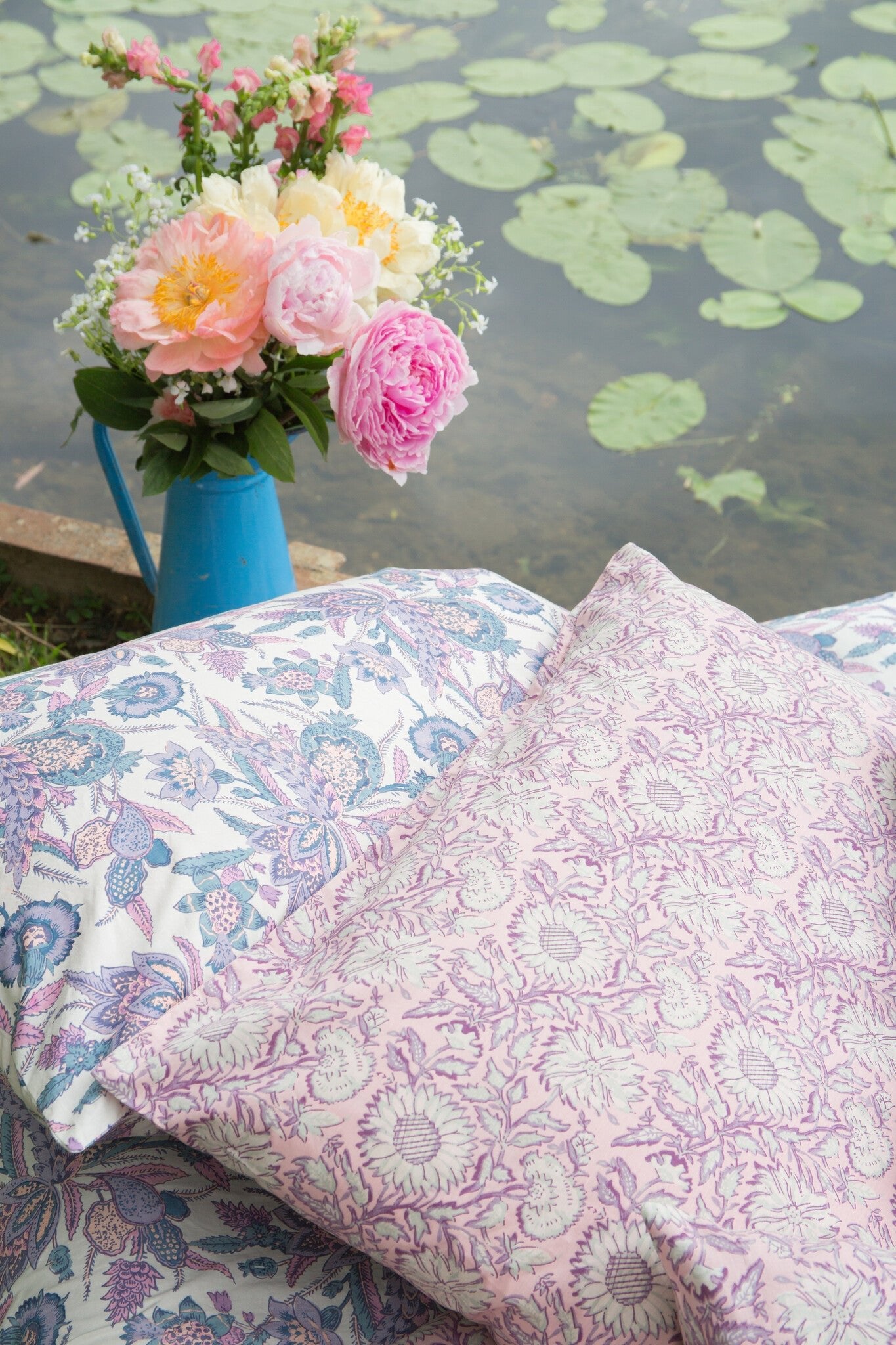 Pillow Case Valerie Pink Daisy Garden 40x40 van Louise Misha | Kids Conceptstore Le Fanfare