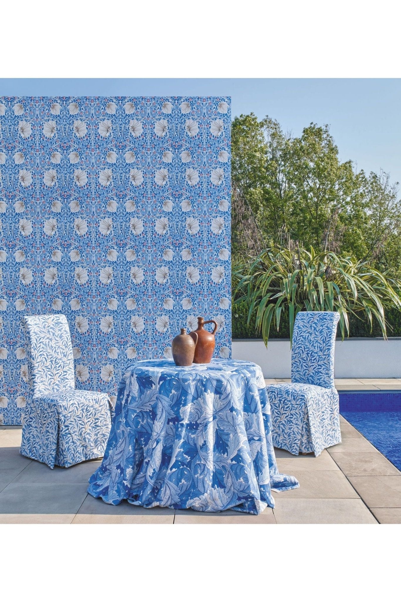 Pimpernel Wallpaper - Woad van Morris & Co | Kids Conceptstore Le Fanfare