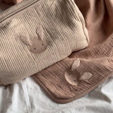 Ploekie Muslin Blanket XL - Fluffy Bunny - Rose Mocha van Donsje Amsterdam | Kids Conceptstore Le Fanfare