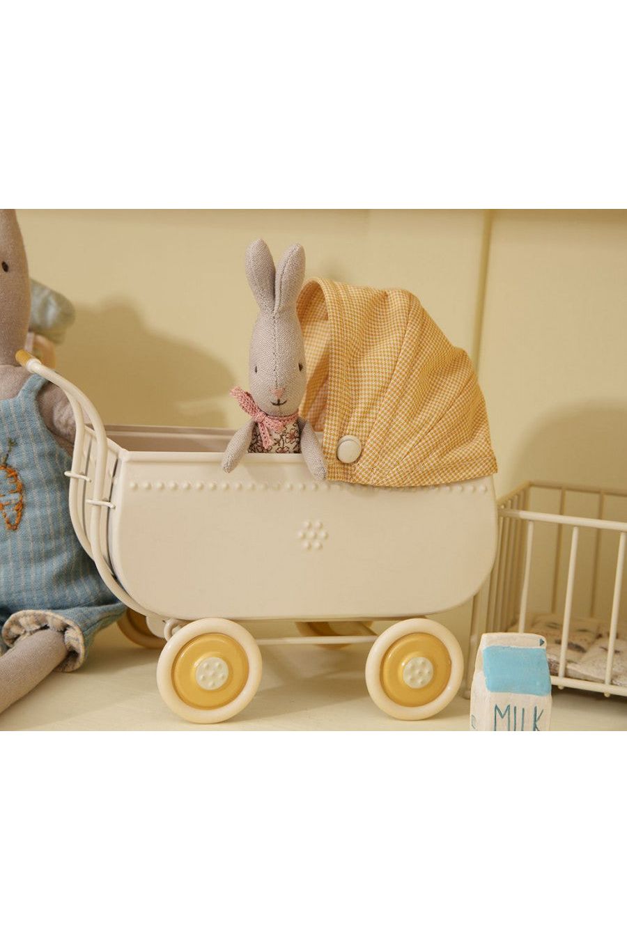 Pram, Micro - Yellow van Maileg | Kids Conceptstore Le Fanfare