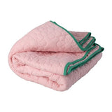 Quilted Plaid in Flower Pattern in Soft Pink with Green Contrast Edge van Rice | Kids Conceptstore Le Fanfare