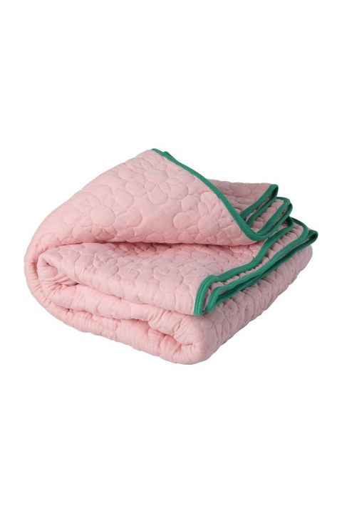 Quilted Plaid in Flower Pattern in Soft Pink with Green Contrast Edge van Rice | Kids Conceptstore Le Fanfare