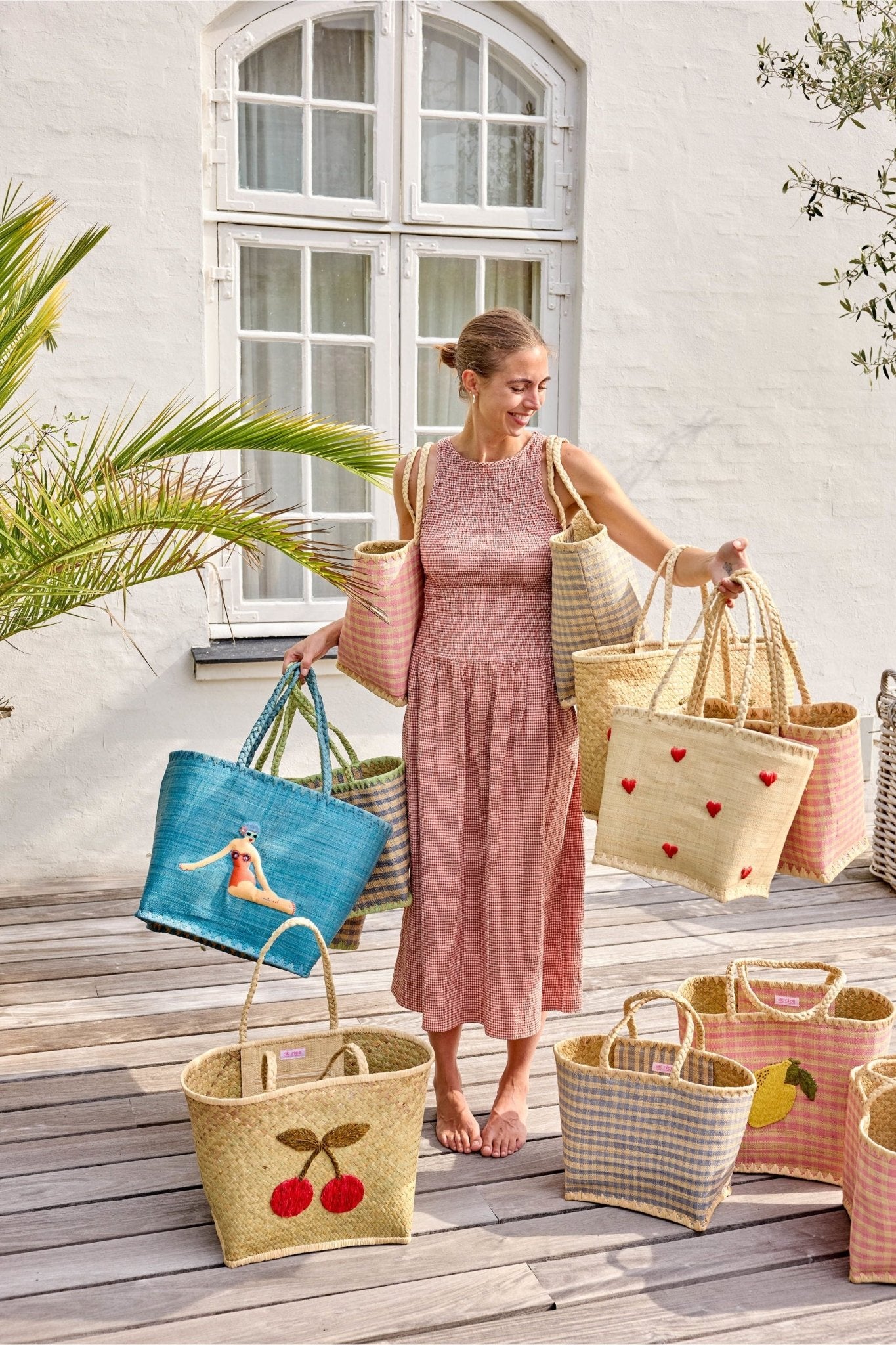 Raffia Bag with Lemon Embroidery in Pink van Rice | Kids Conceptstore Le Fanfare