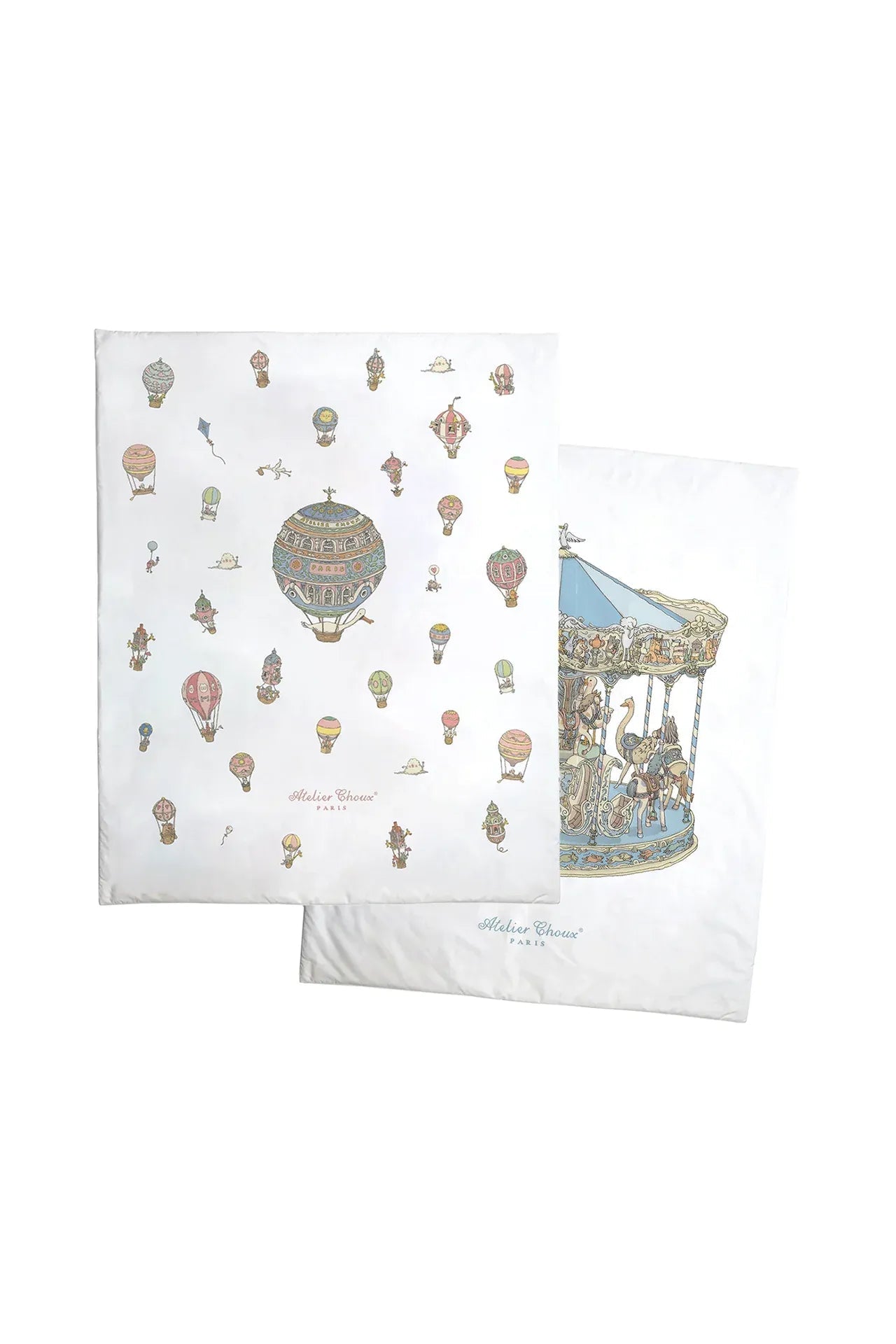 Reversible Quilt - Hot Air Ballon / Carousel Blue van Atelier Choux | Kids Conceptstore Le Fanfare