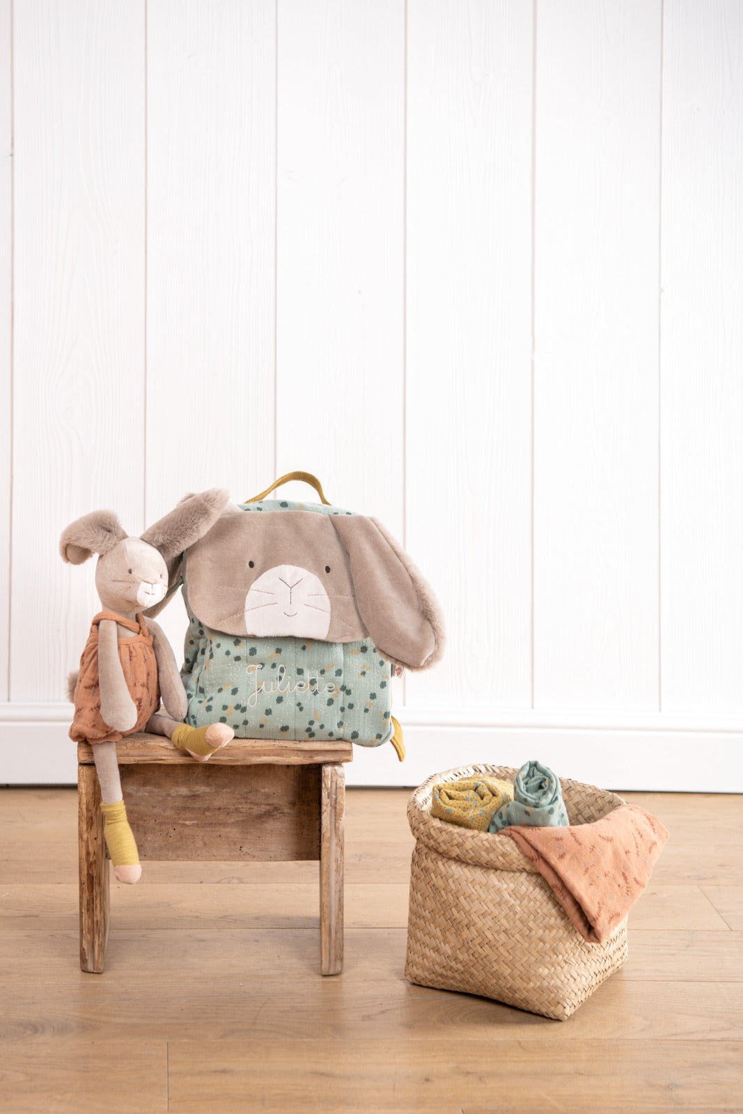 Rugzak groen - Trois Petits Lapins van Moulin Roty | Kids Conceptstore Le Fanfare