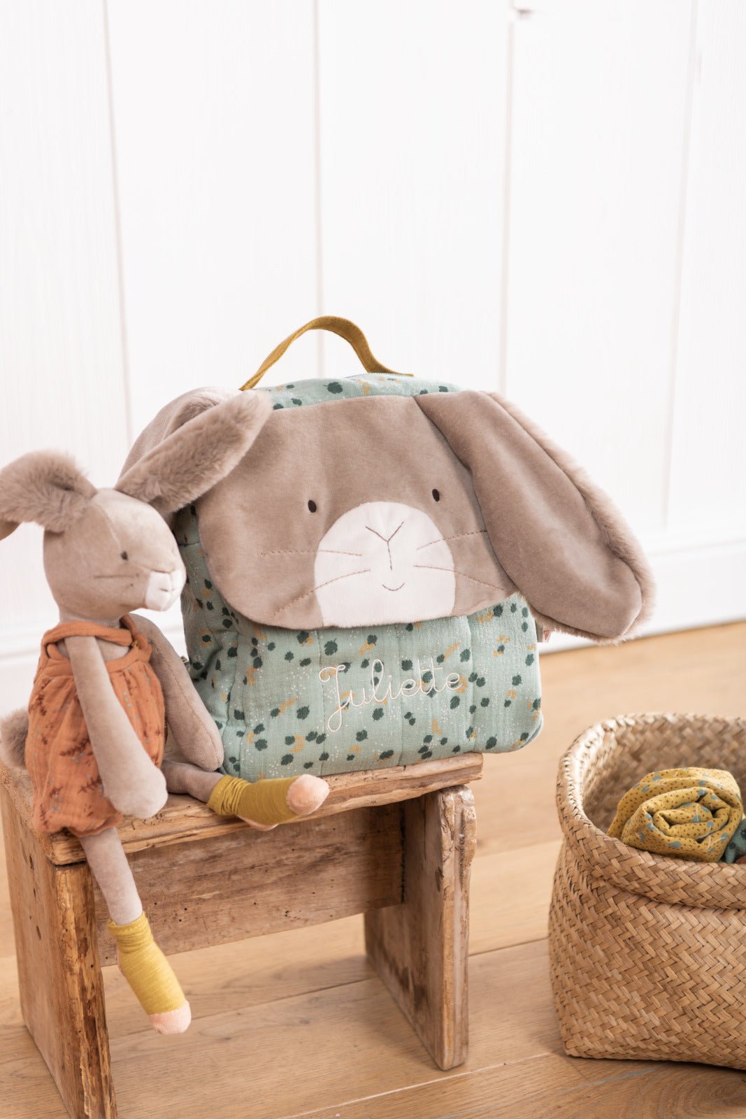 Rugzak groen - Trois Petits Lapins van Moulin Roty | Kids Conceptstore Le Fanfare