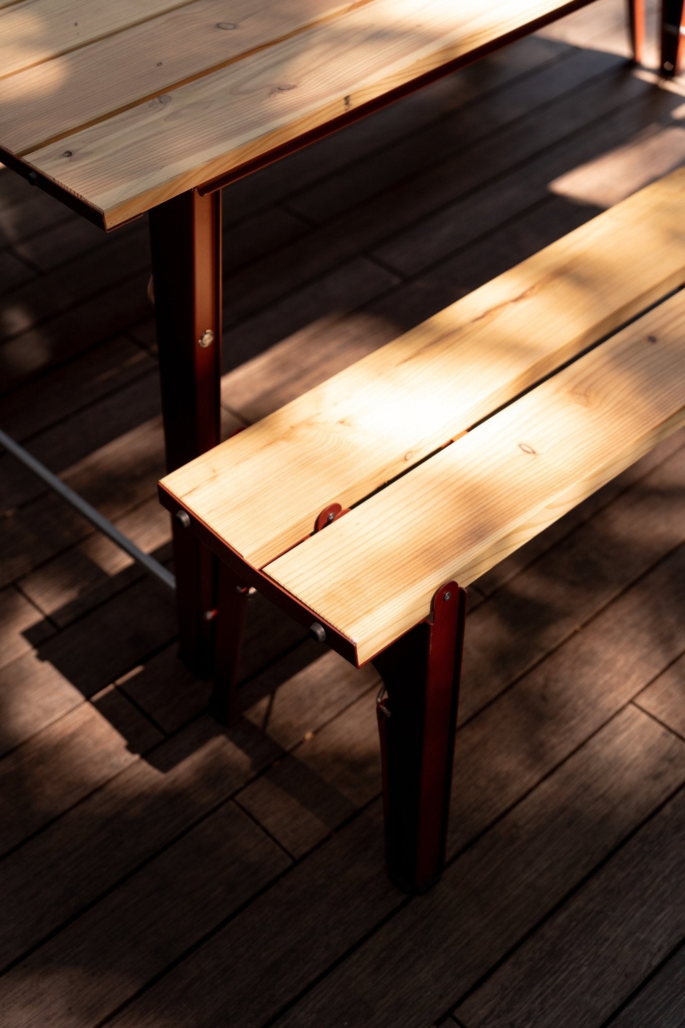 Salut Beerset - Bench - Oxide Red van Weltevree | Kids Conceptstore Le Fanfare