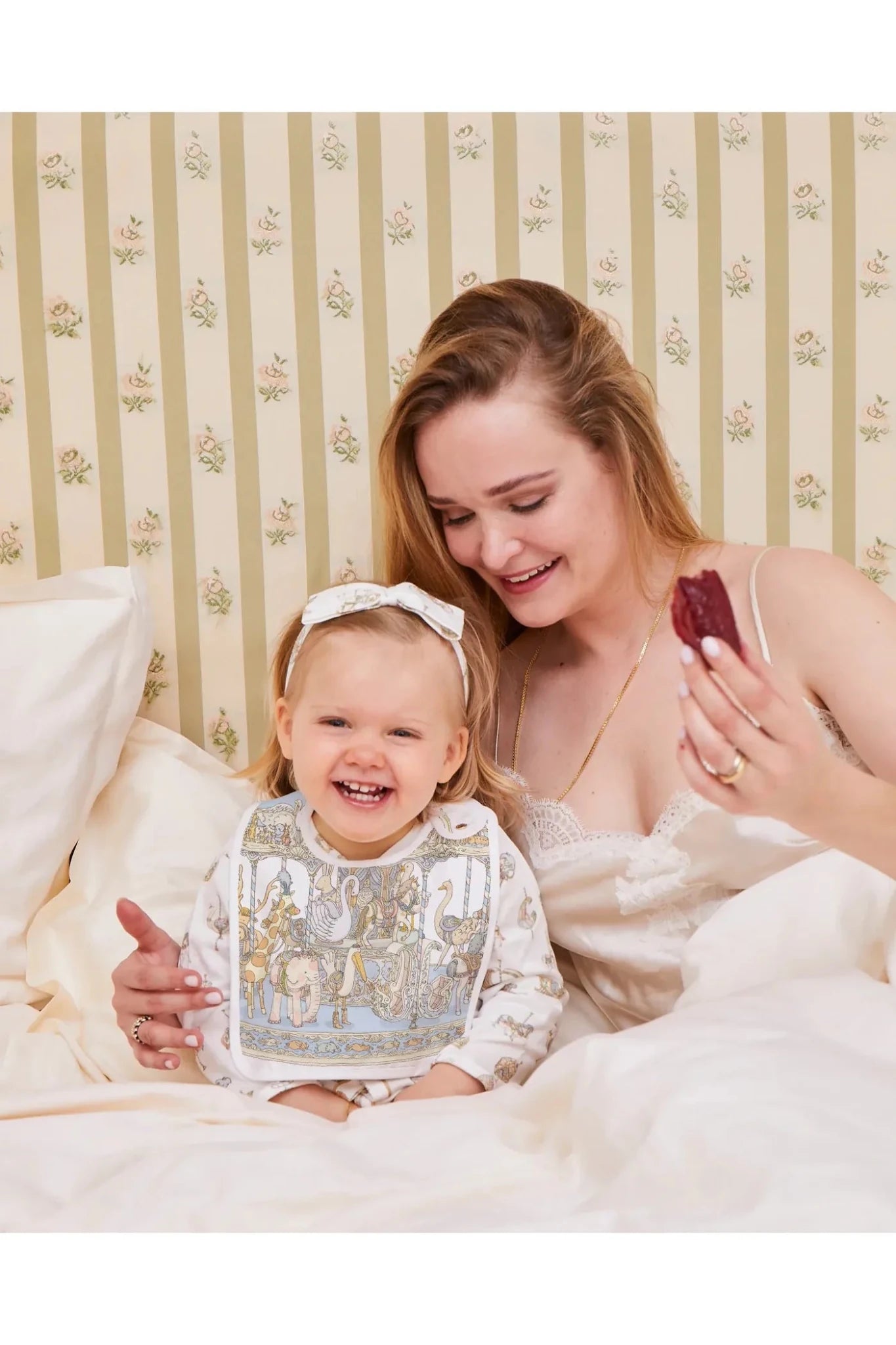 Satin bib - Carousel Blue van Atelier Choux | Kids Conceptstore Le Fanfare