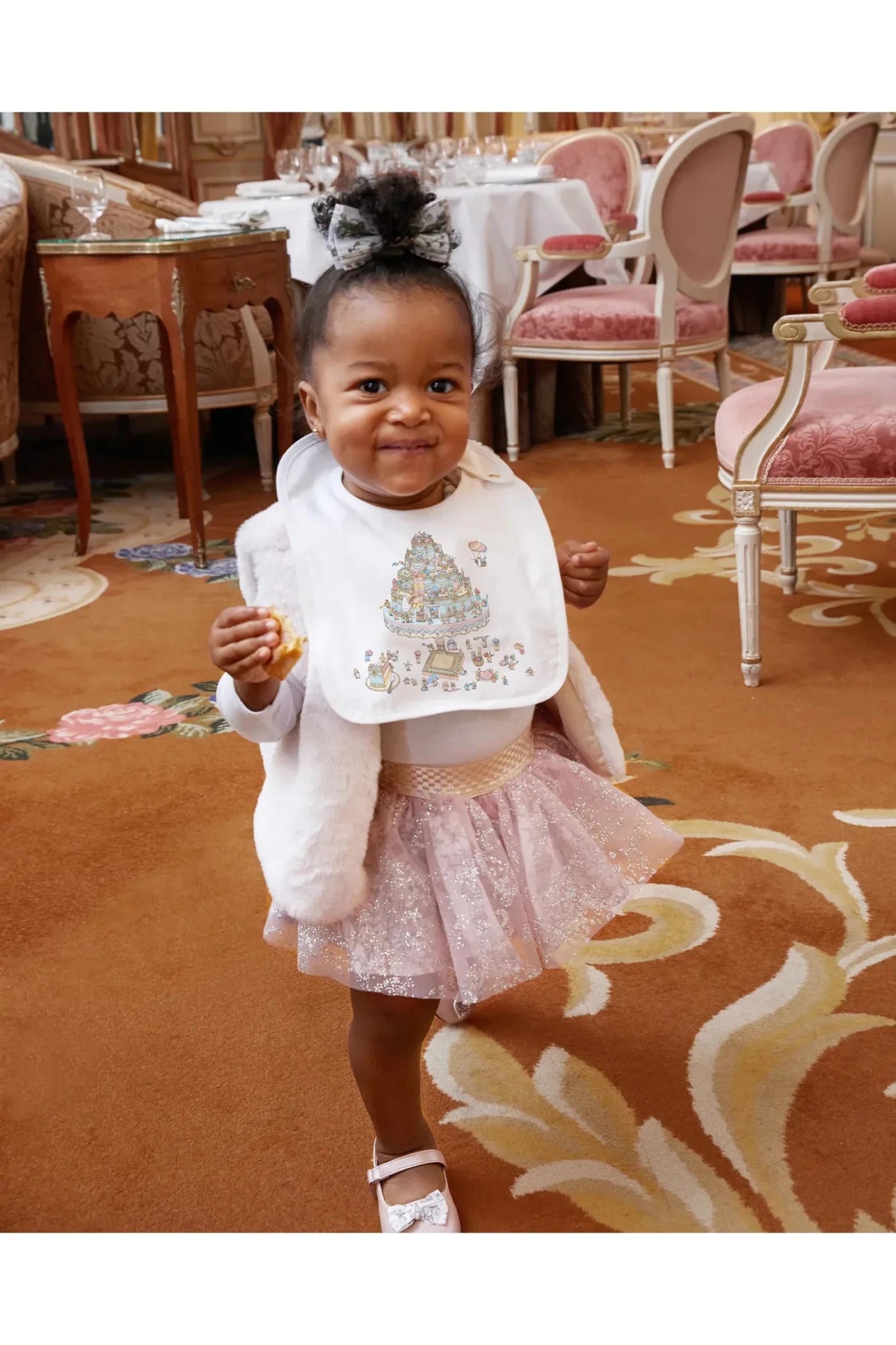 Satin Bib - Le Gateau van Atelier Choux | Kids Conceptstore Le Fanfare