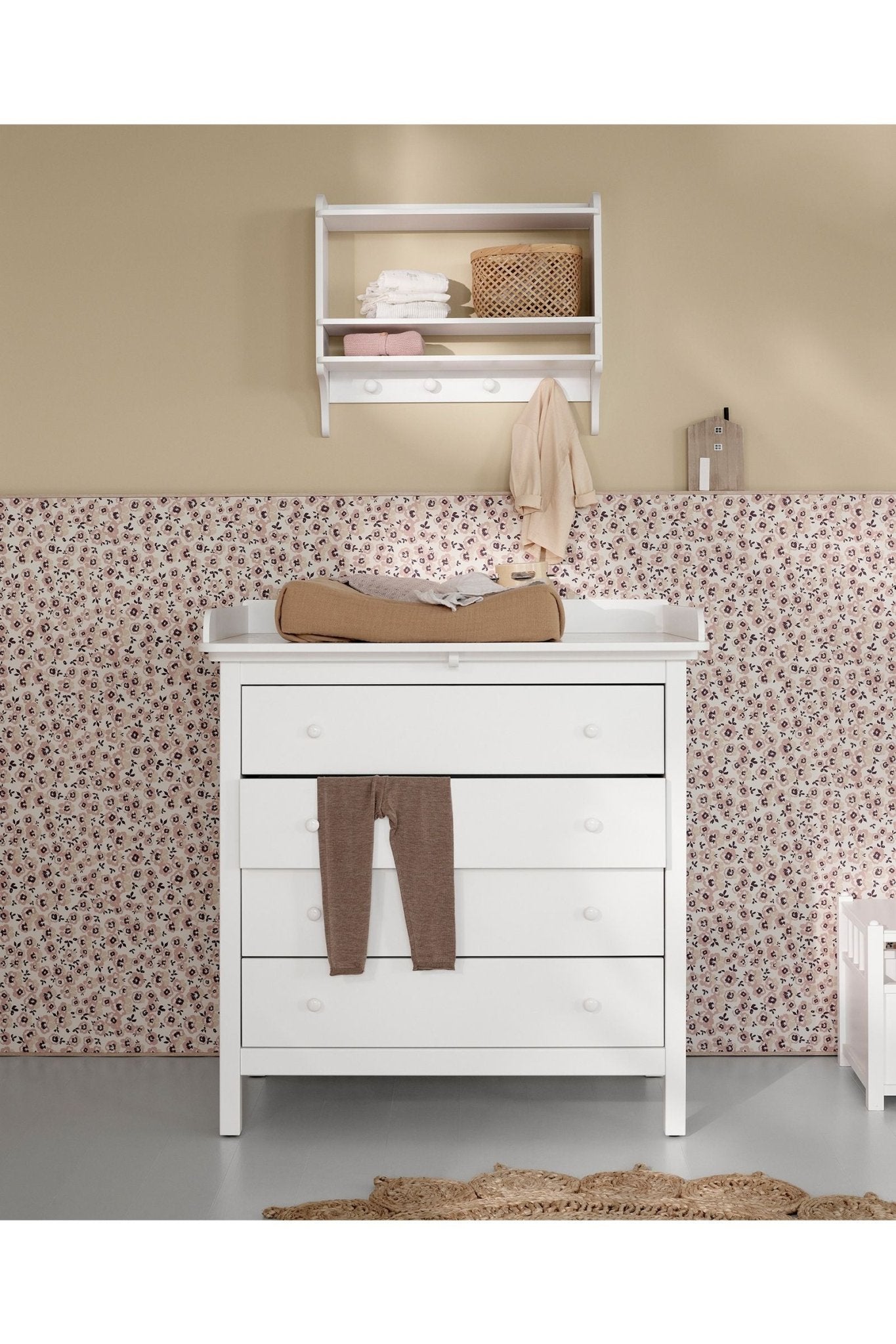 Seaside Bookshelf with hooks van Oliver Furniture | Kids Conceptstore Le Fanfare