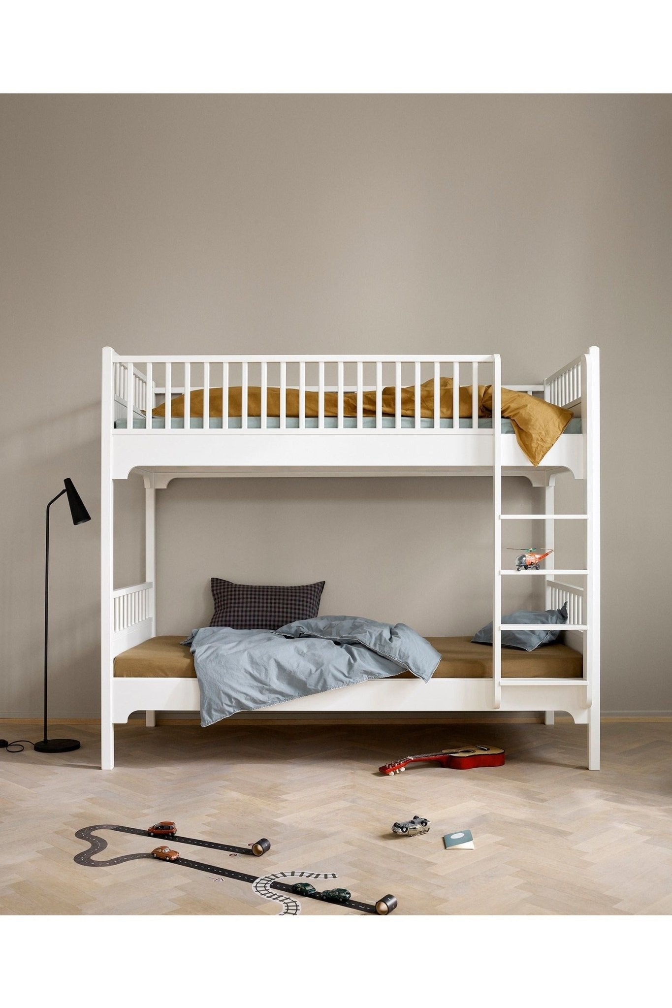 Seaside Classic bunk bed 90x200 cm w. vertical ladder van Oliver Furniture | Kids Conceptstore Le Fanfare