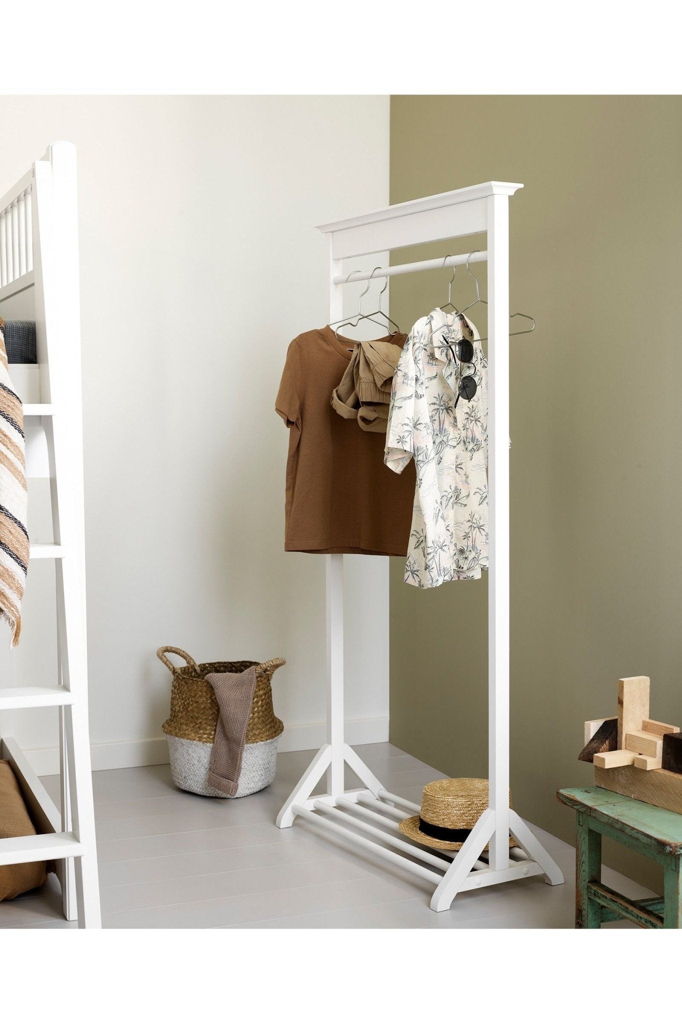 Seaside Clothes rail 125 cm van Oliver Furniture | Kids Conceptstore Le Fanfare
