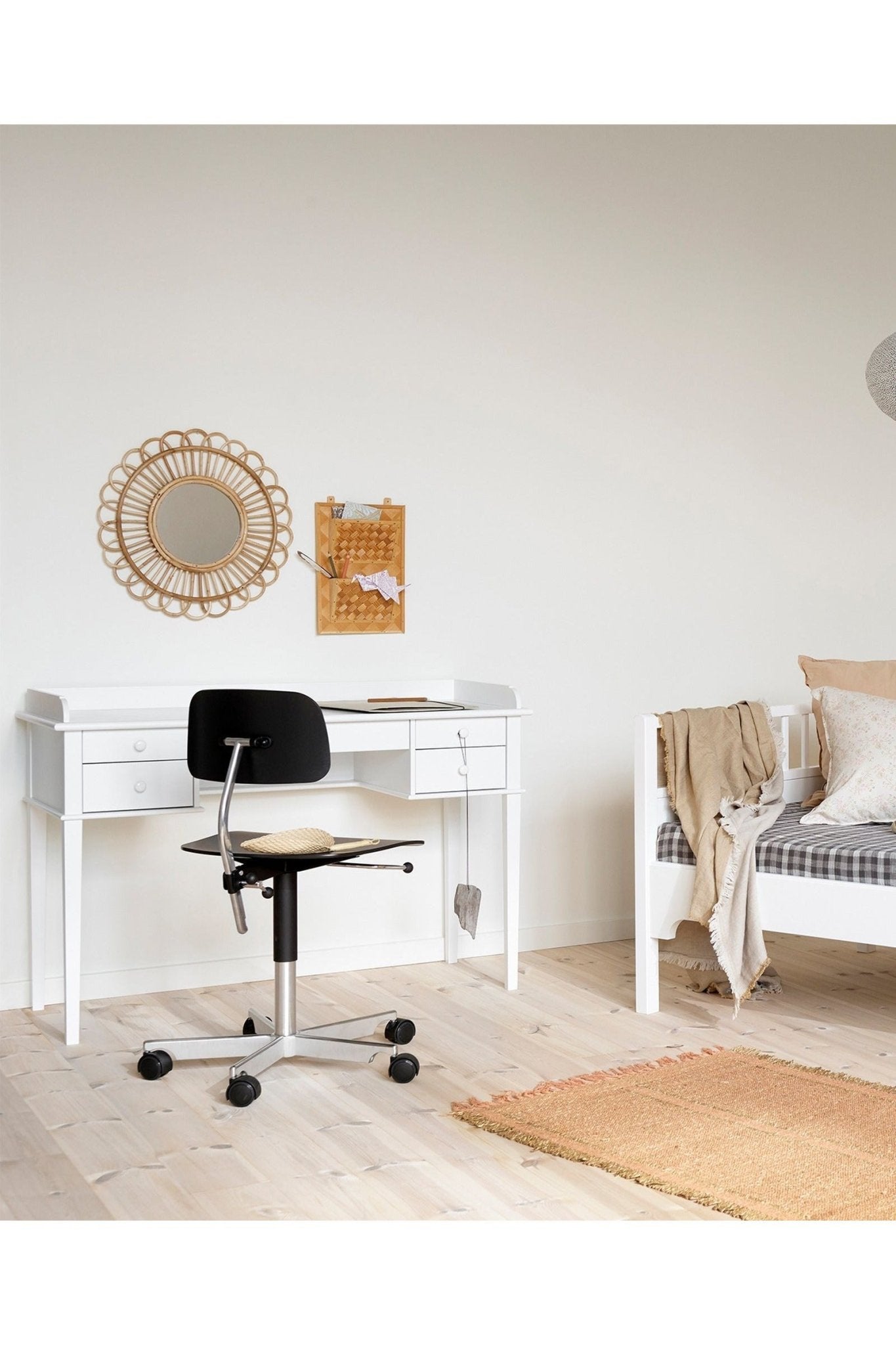 Seaside Office table van Oliver Furniture | Kids Conceptstore Le Fanfare