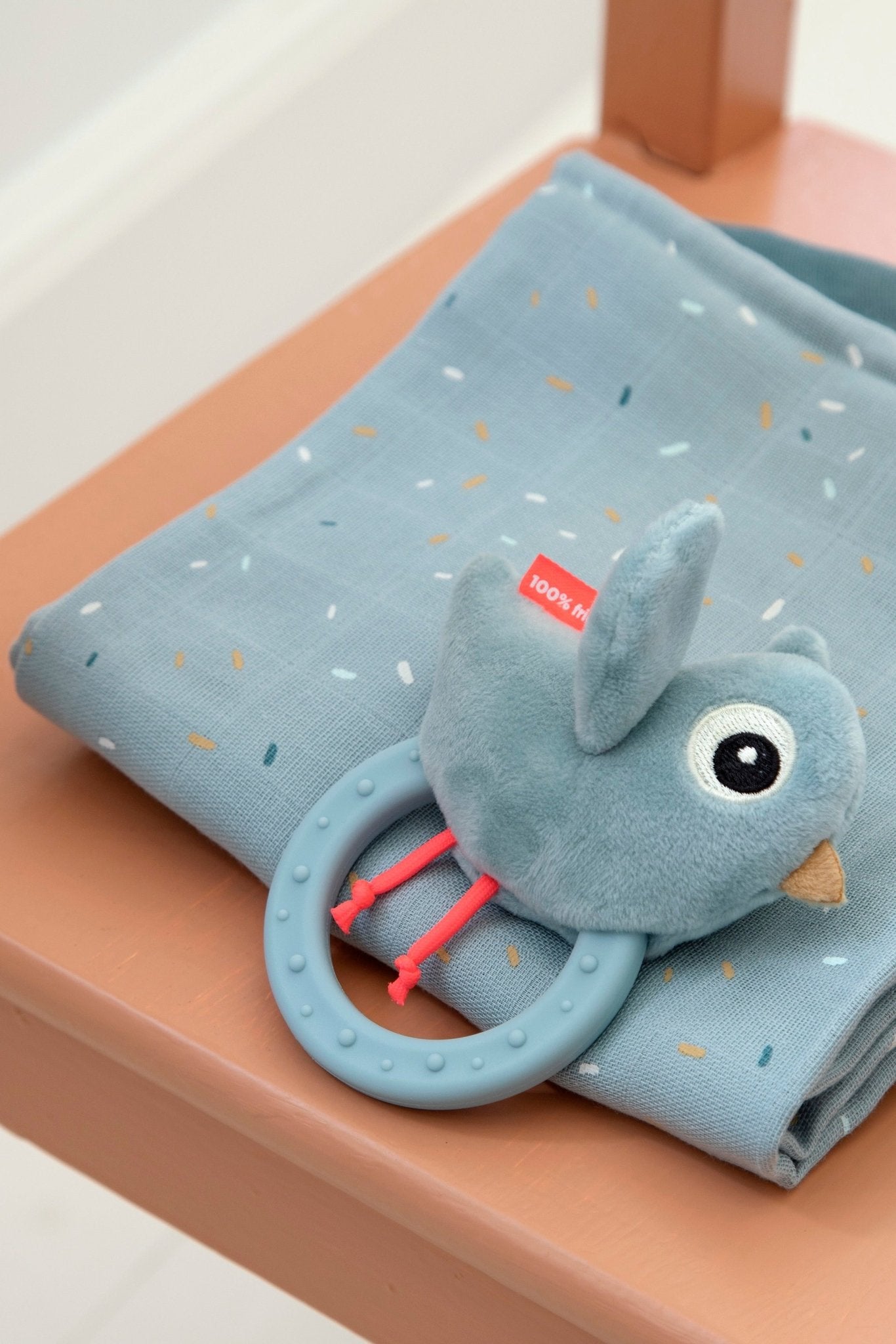 Sensory rattle w/teether | Birdee - Blue van Done by Deer | Kids Conceptstore Le Fanfare