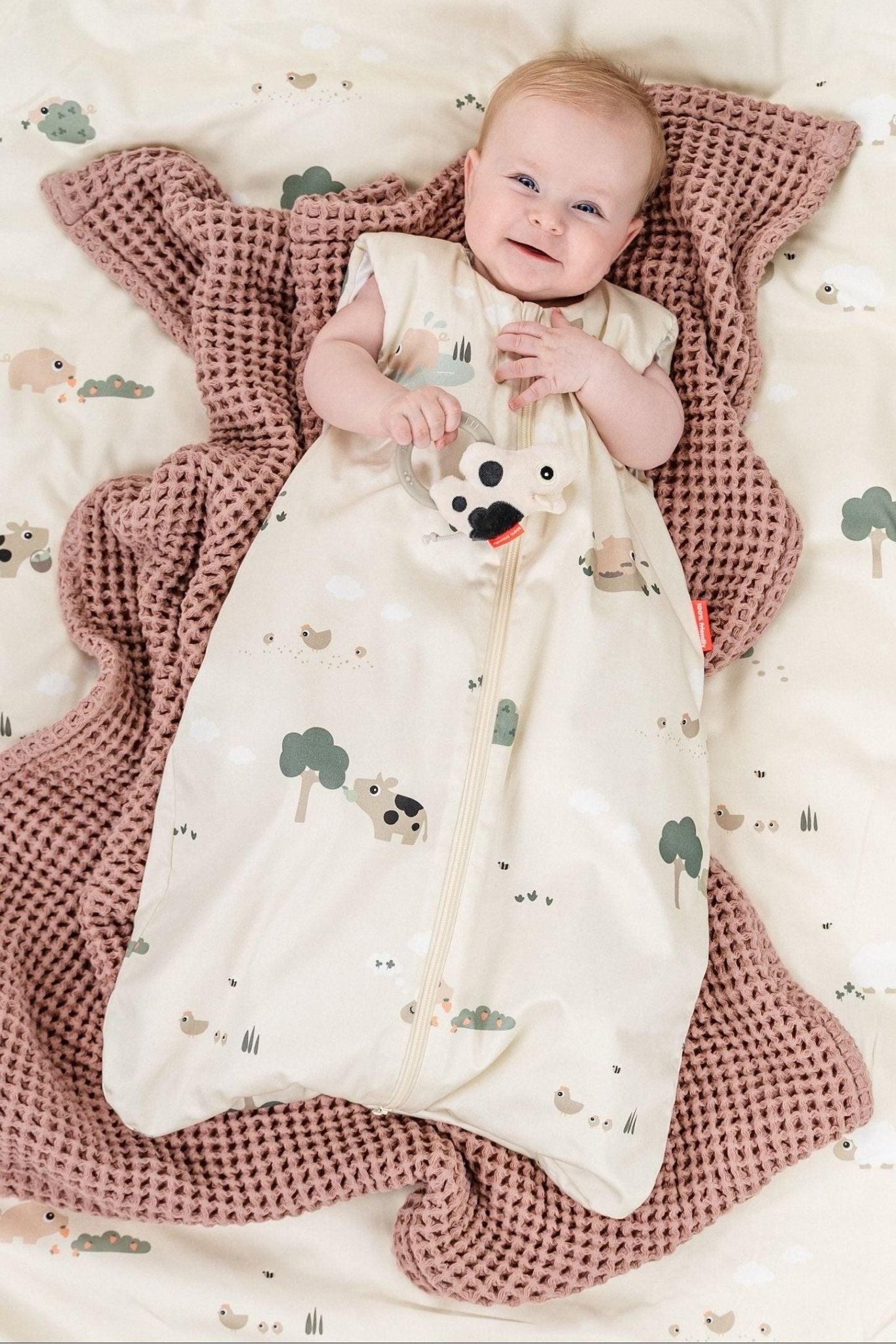 Sensory rattle w/teether | Dotti - Sand van Done by Deer | Kids Conceptstore Le Fanfare