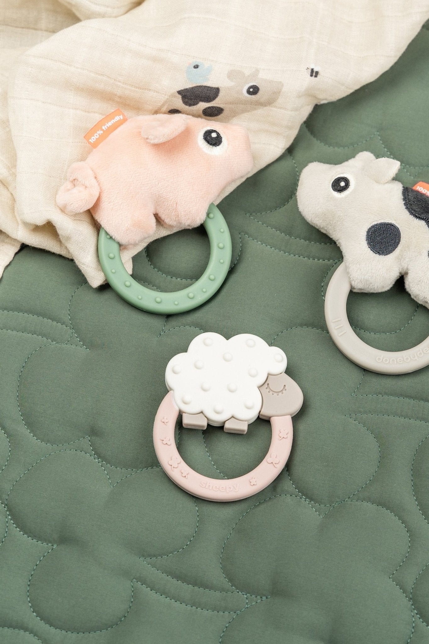 Sensory rattle w/teether | Pigee - Colour mix van Done by Deer | Kids Conceptstore Le Fanfare