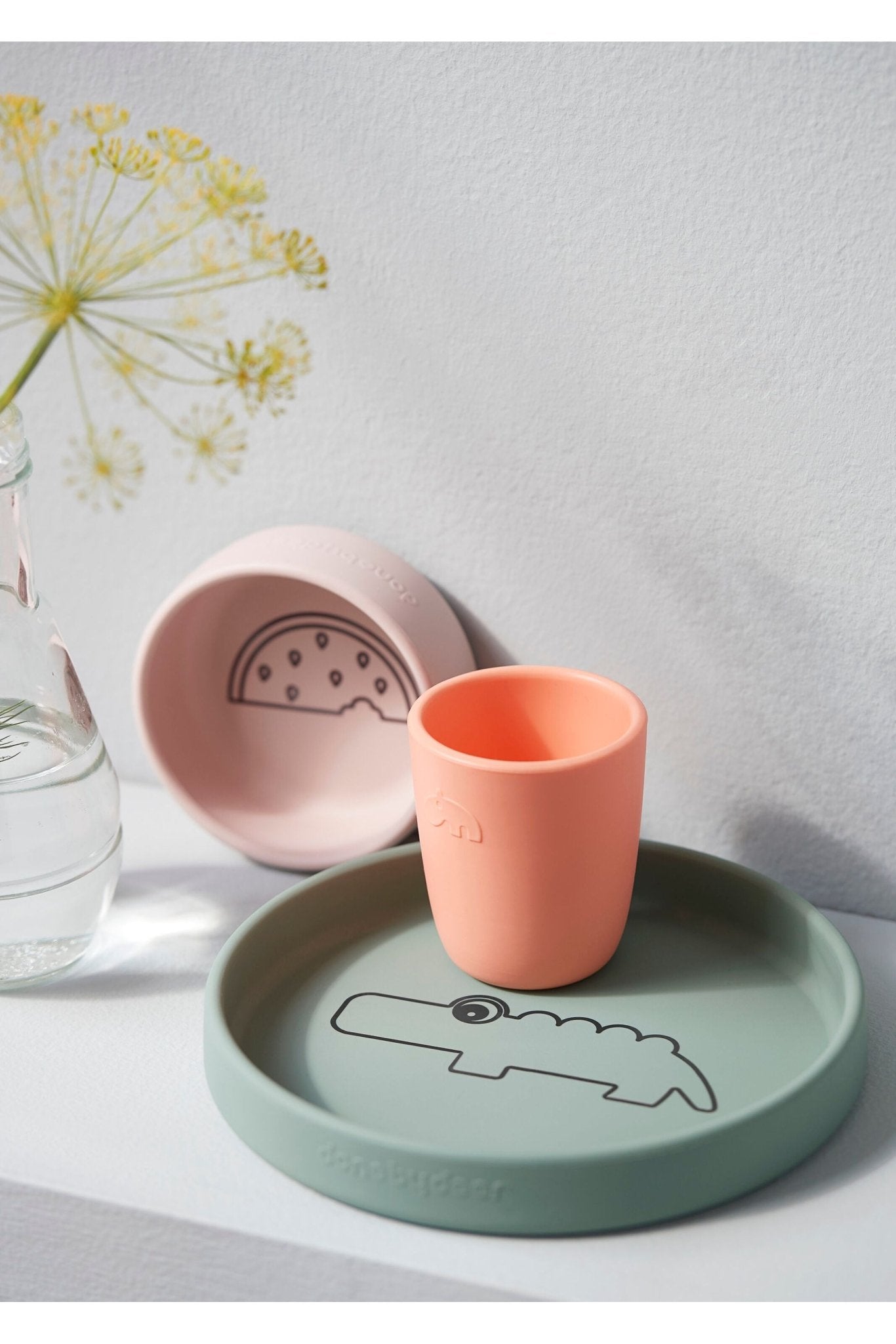 Silicone dinner set Croco Green/Powder/Coral van Done by Deer | Kids Conceptstore Le Fanfare