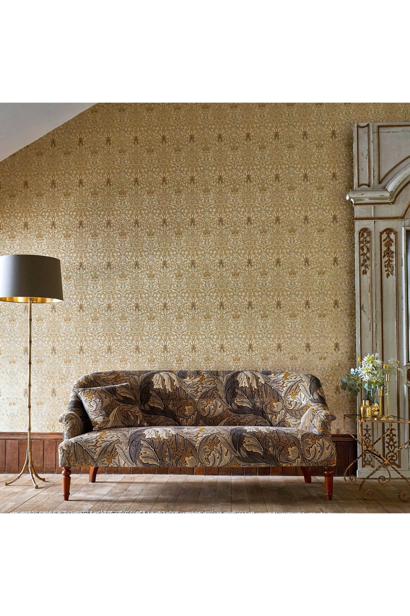 Snakeshead Wallpaper - Gold/Linen van Morris & Co | Kids Conceptstore Le Fanfare