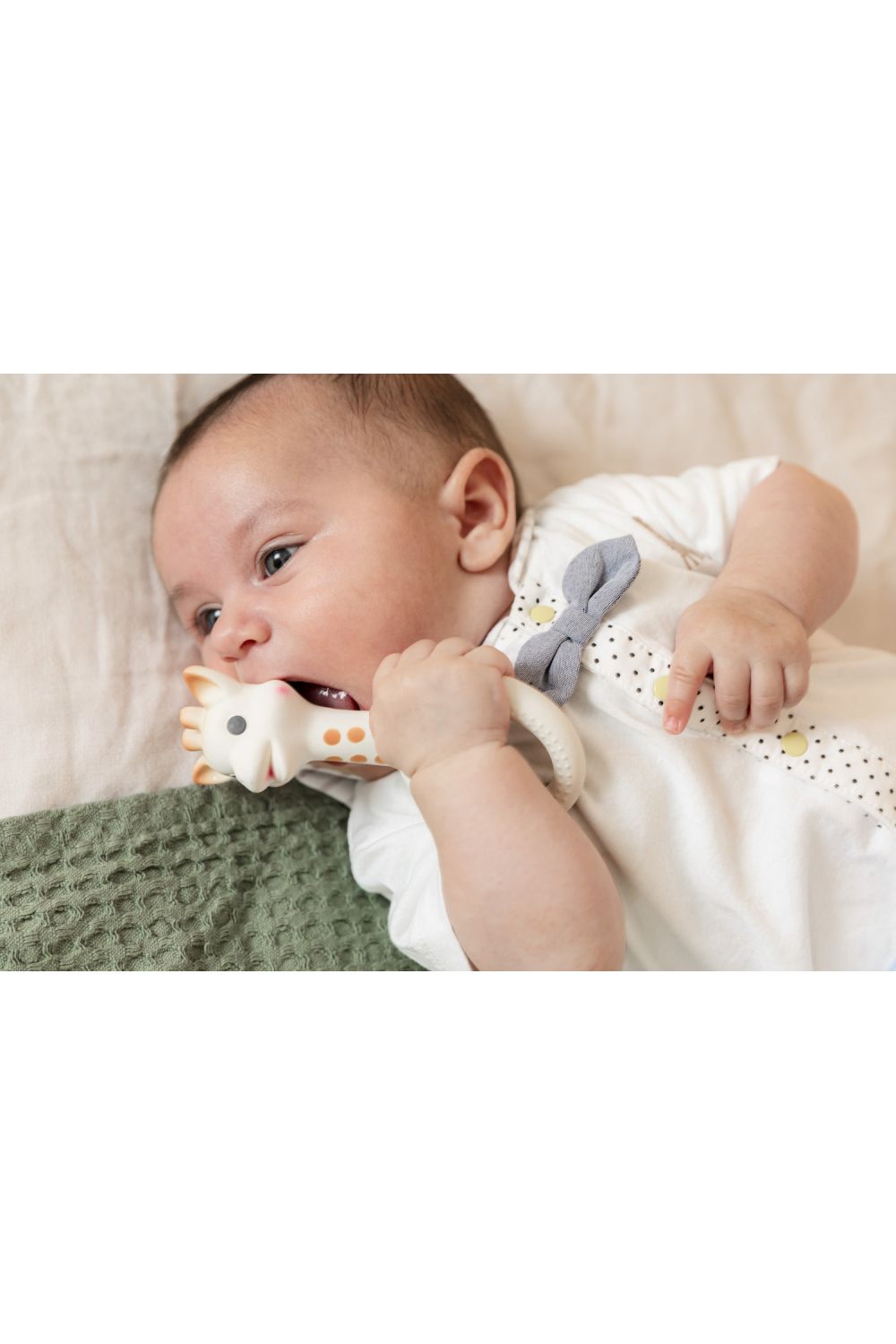 Sophie de giraf So'Pure bijtspeeltje met ring van Sophie de giraf | Kids Conceptstore Le Fanfare