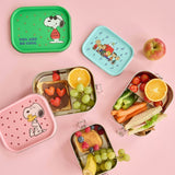 Stainless Steel Lunchbox with Moveable Divider and Green Snoopy Print van Rice | Kids Conceptstore Le Fanfare