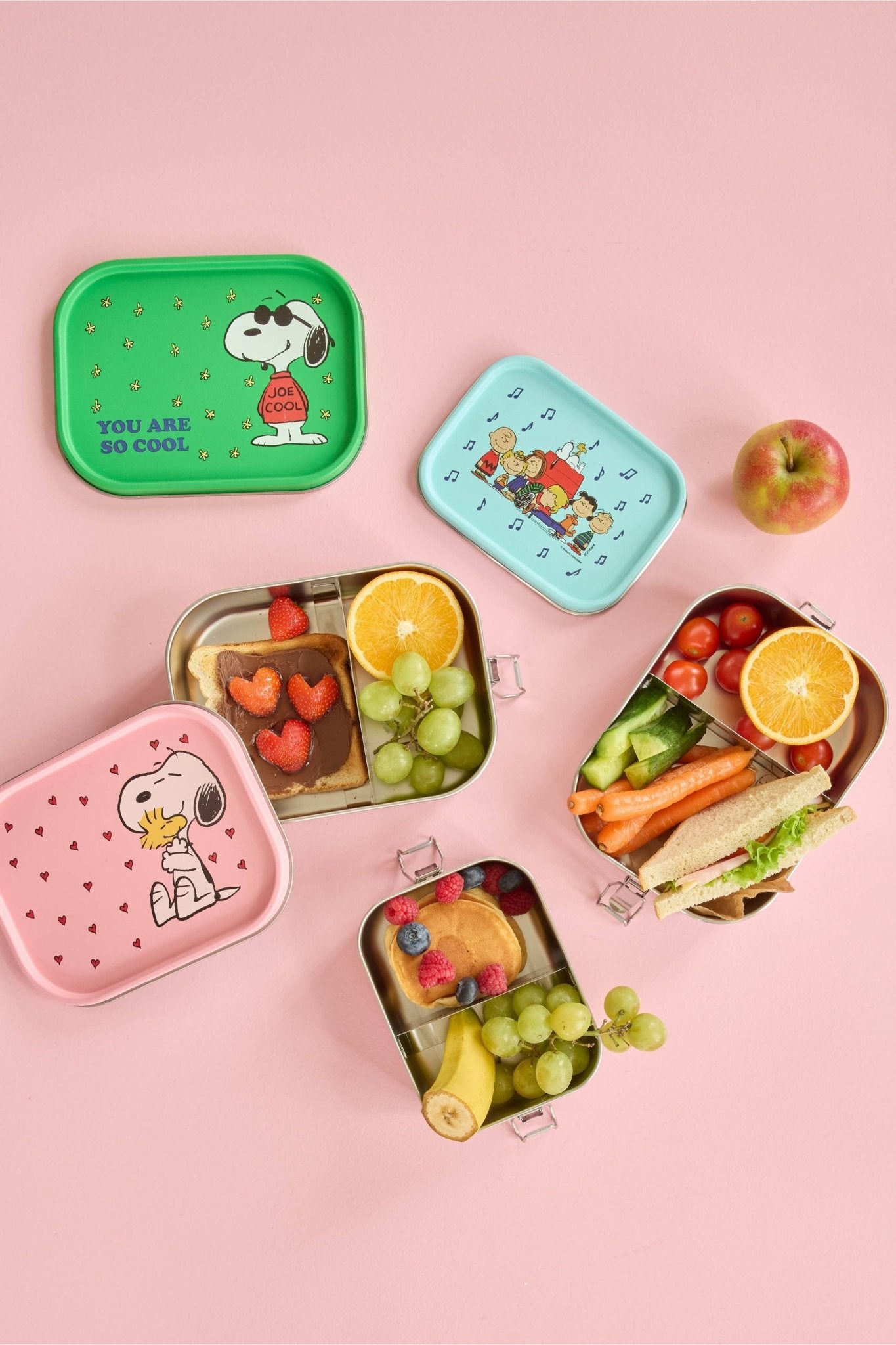 Stainless Steel Lunchbox with Moveable Divider and Green Snoopy Print van Rice | Kids Conceptstore Le Fanfare