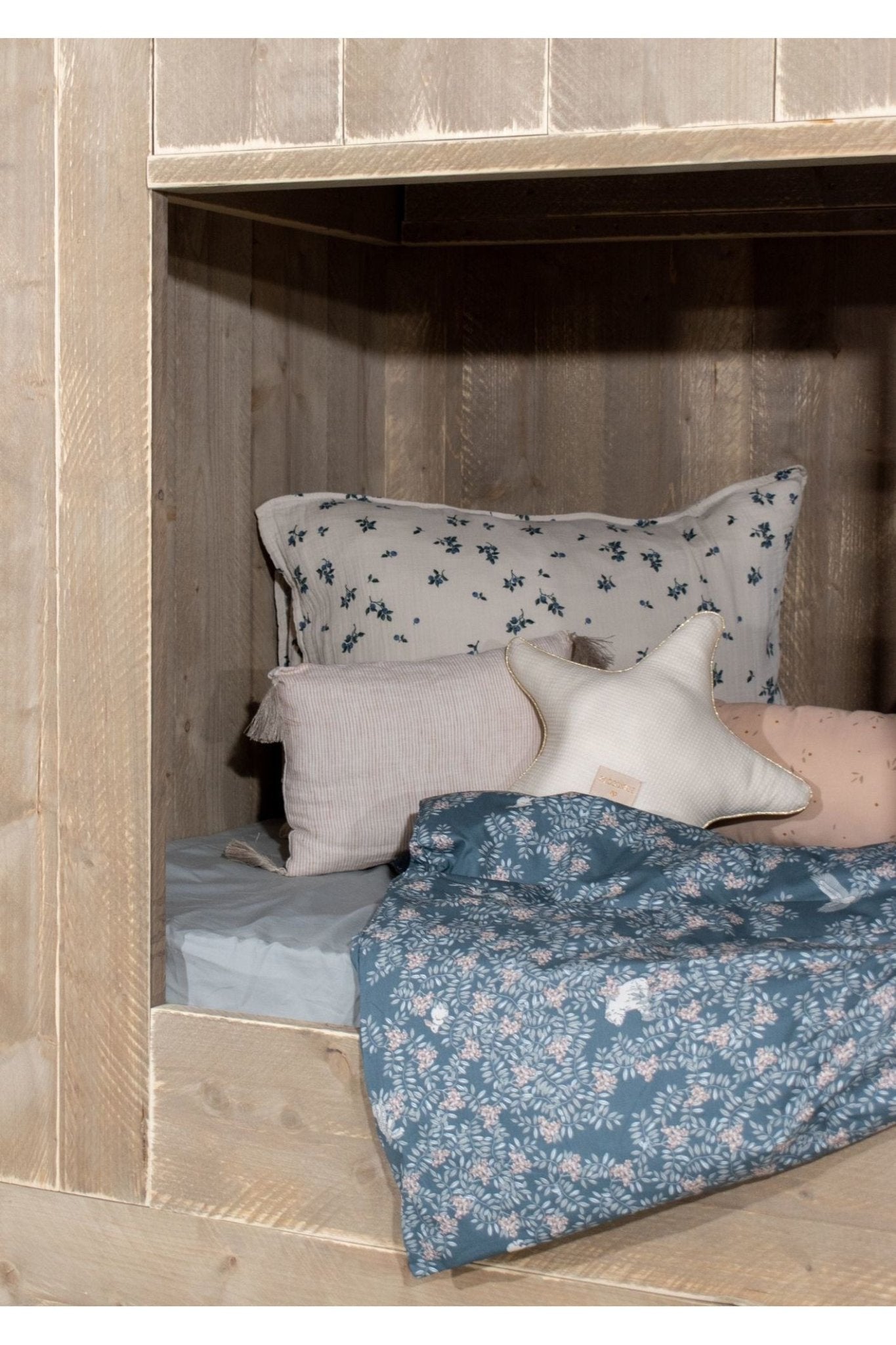 Stapelbed met trapgevel Bowie van Saartje Prum | Kids Conceptstore Le Fanfare