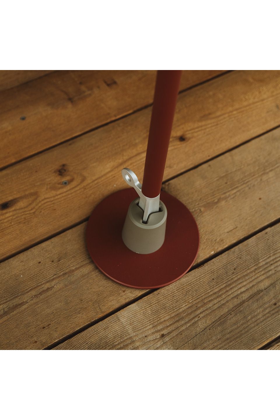 Sticklight Floor Stand - Oxide Red van Weltevree | Kids Conceptstore Le Fanfare