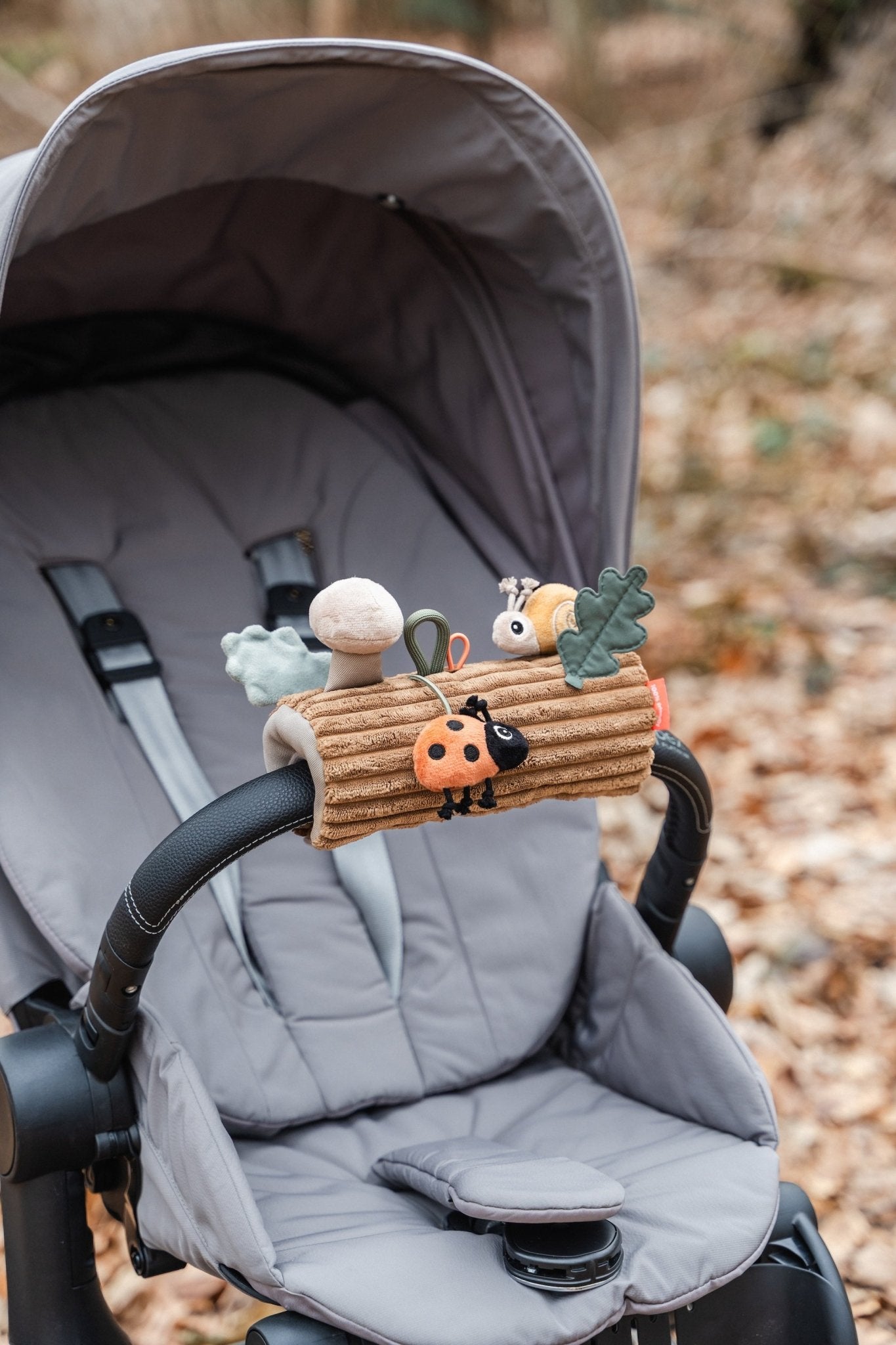 Stroller activity toy | Tiny trails - Colour mix van Done by Deer | Kids Conceptstore Le Fanfare
