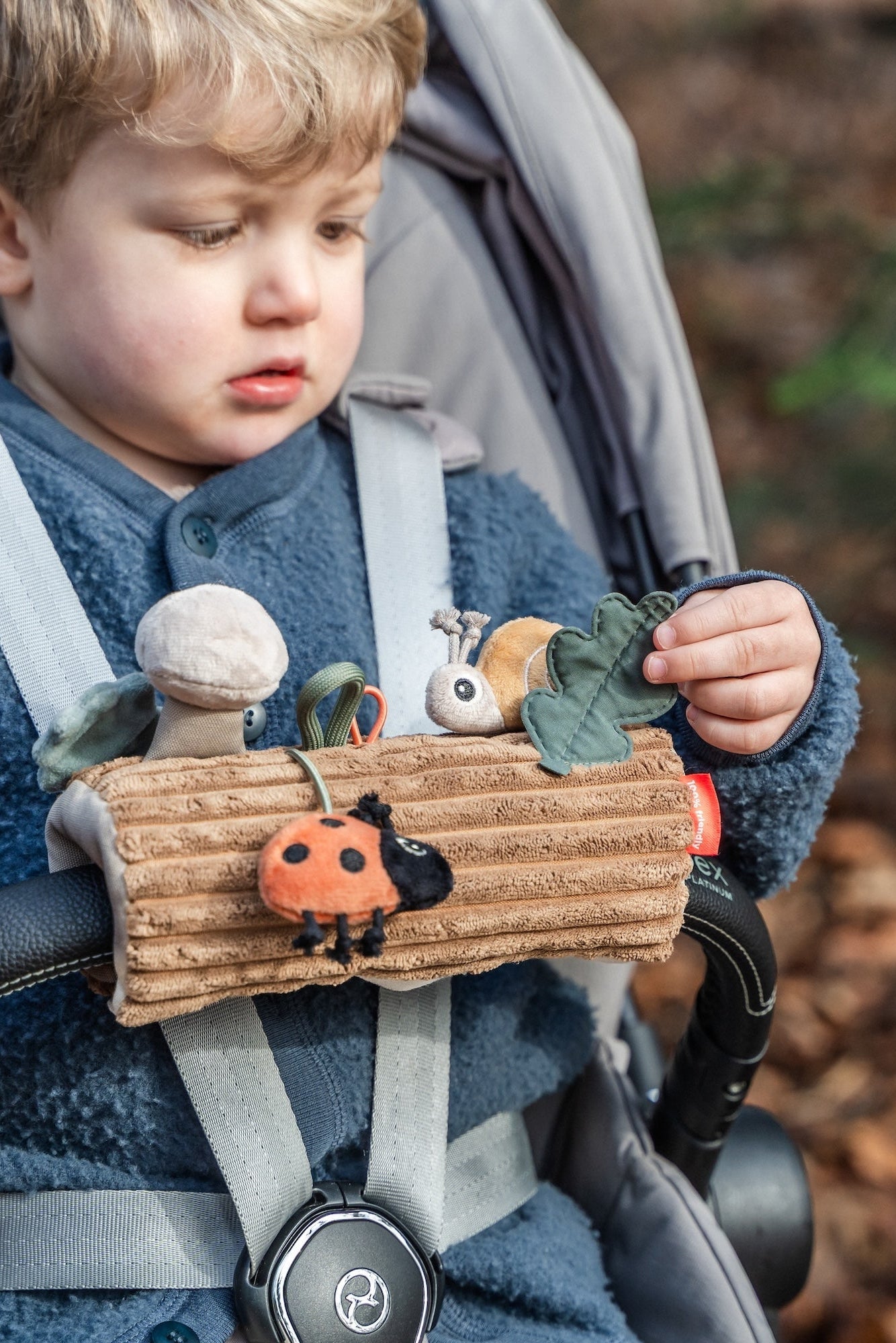 Stroller activity toy | Tiny trails - Colour mix van Done by Deer | Kids Conceptstore Le Fanfare